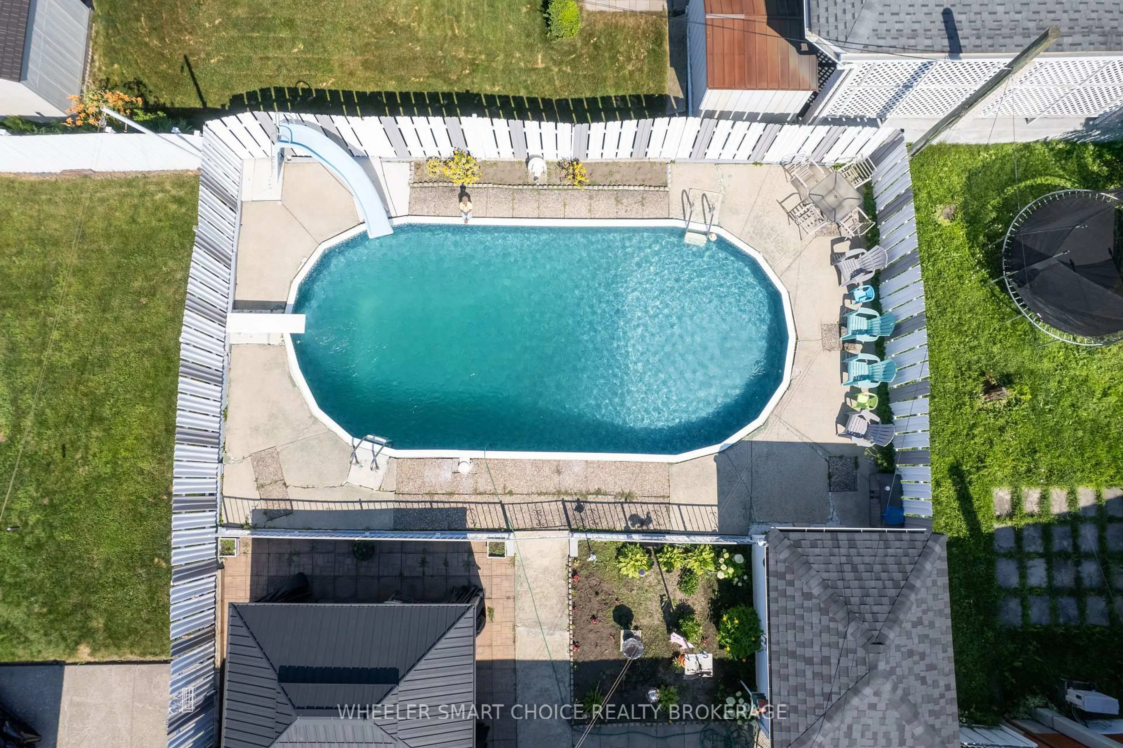 Pool for 542 Anthony St, Cornwall Ontario K6H 5L4