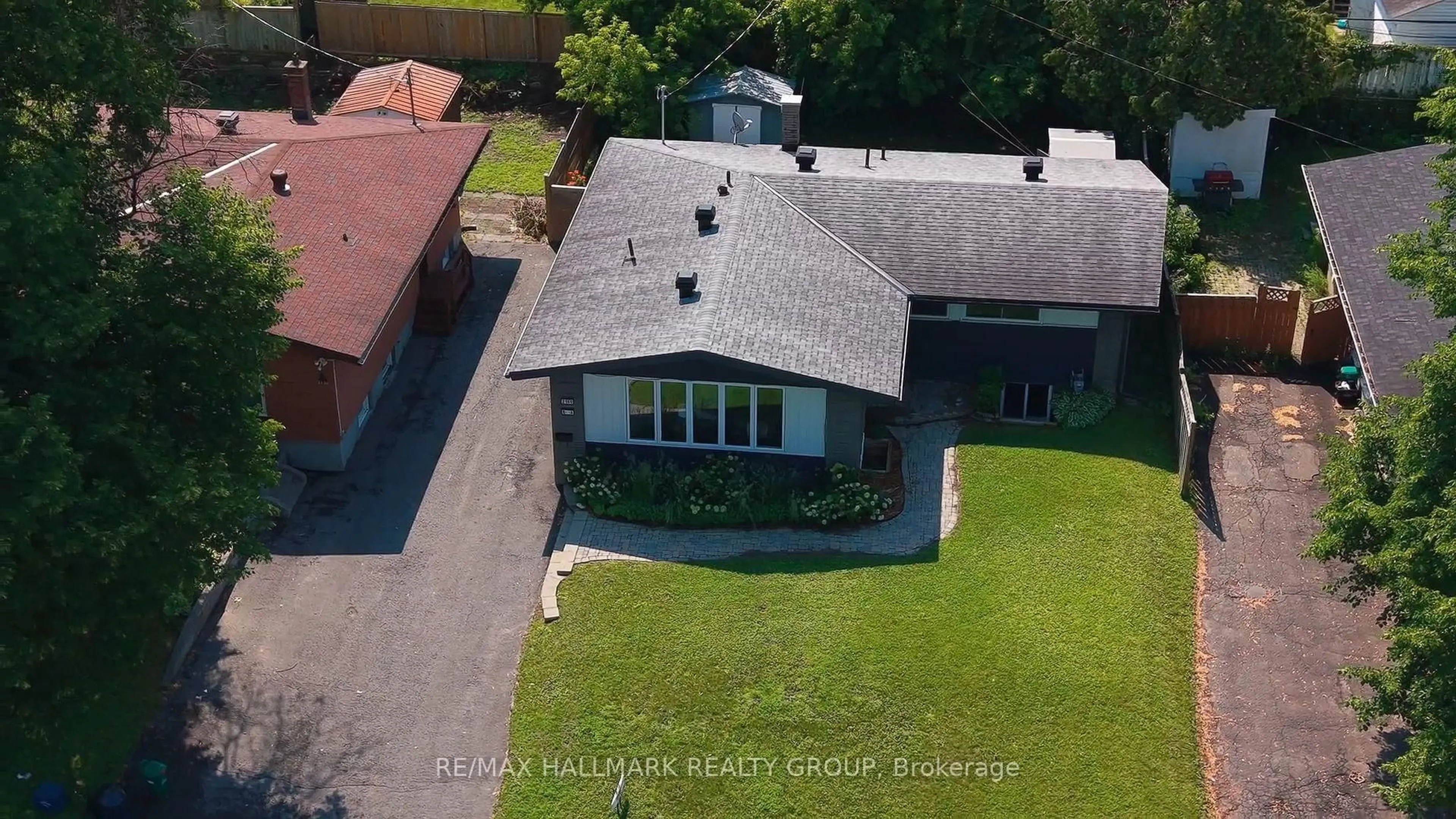 A pic from outside/outdoor area/front of a property/back of a property/a pic from drone, building for 2160 Lambeth Walk, Ottawa Ontario K2C 1G1