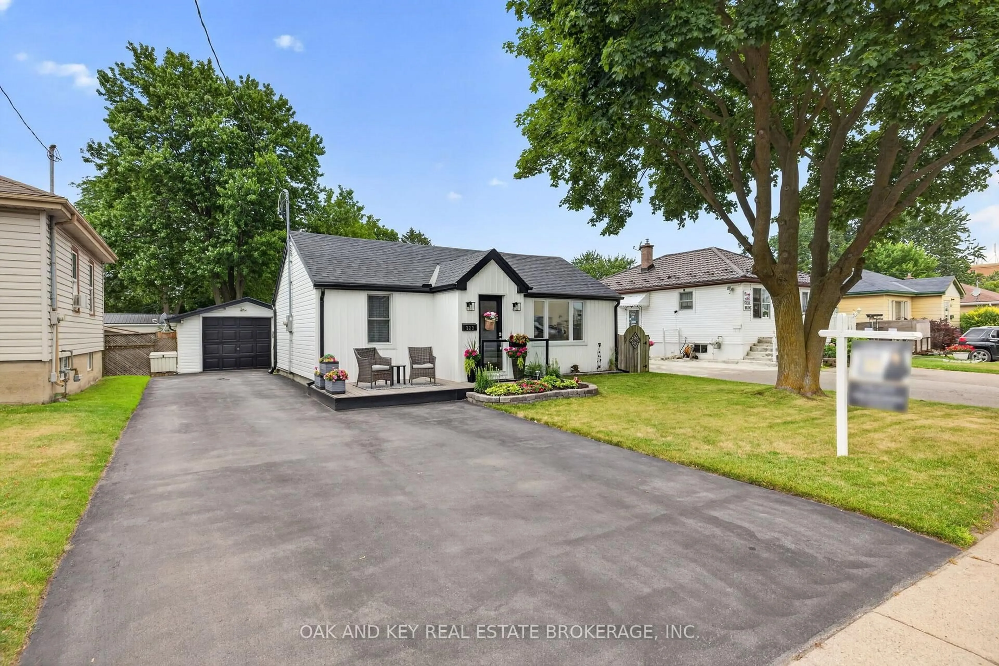 A pic from outside/outdoor area/front of a property/back of a property/a pic from drone, street for 323 Clarke Rd, London East Ontario N5W 5G3