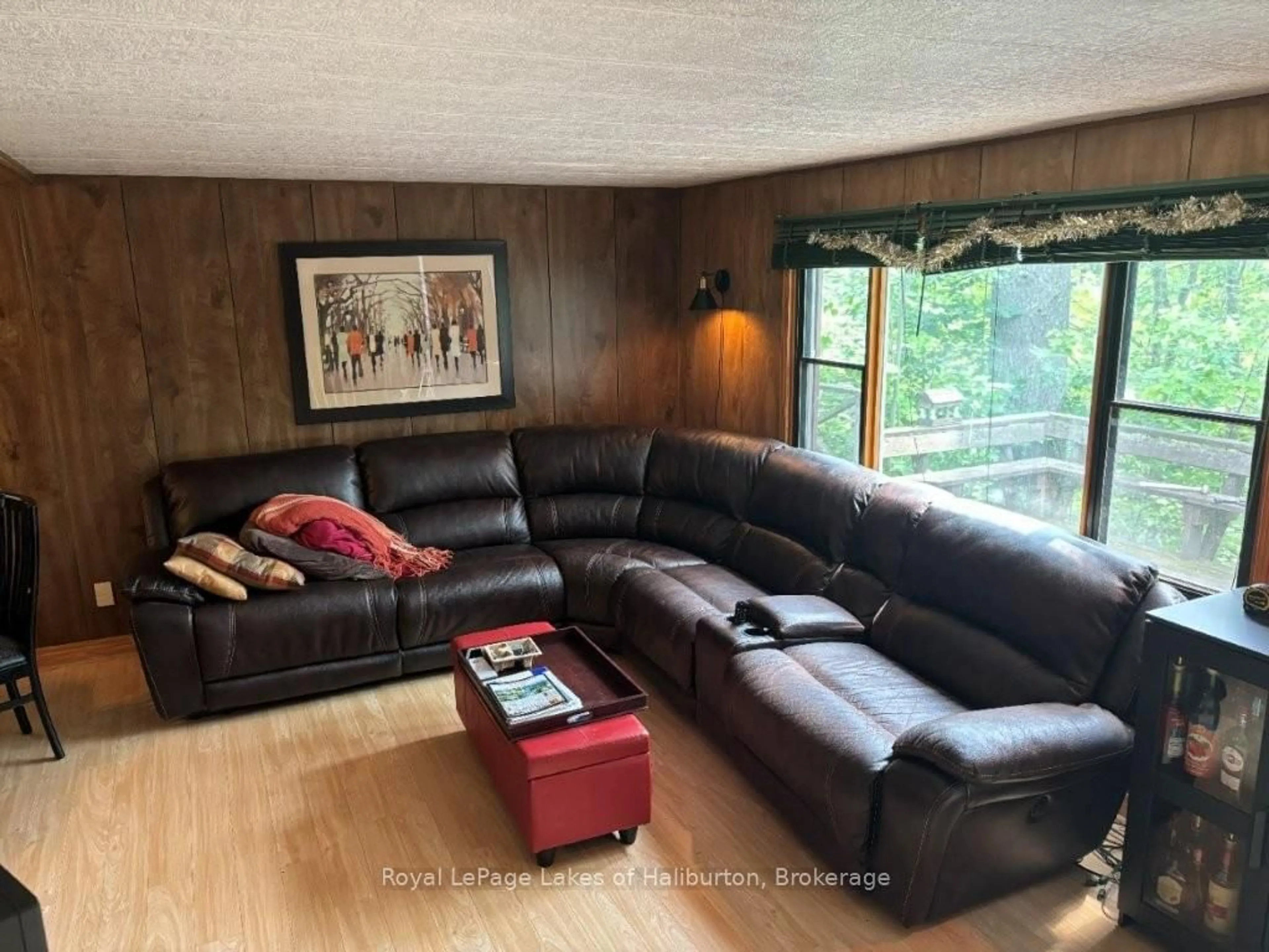 Living room with furniture, unknown for 1019 Loyalist Dr, Minden Hills Ontario K0M 2K0