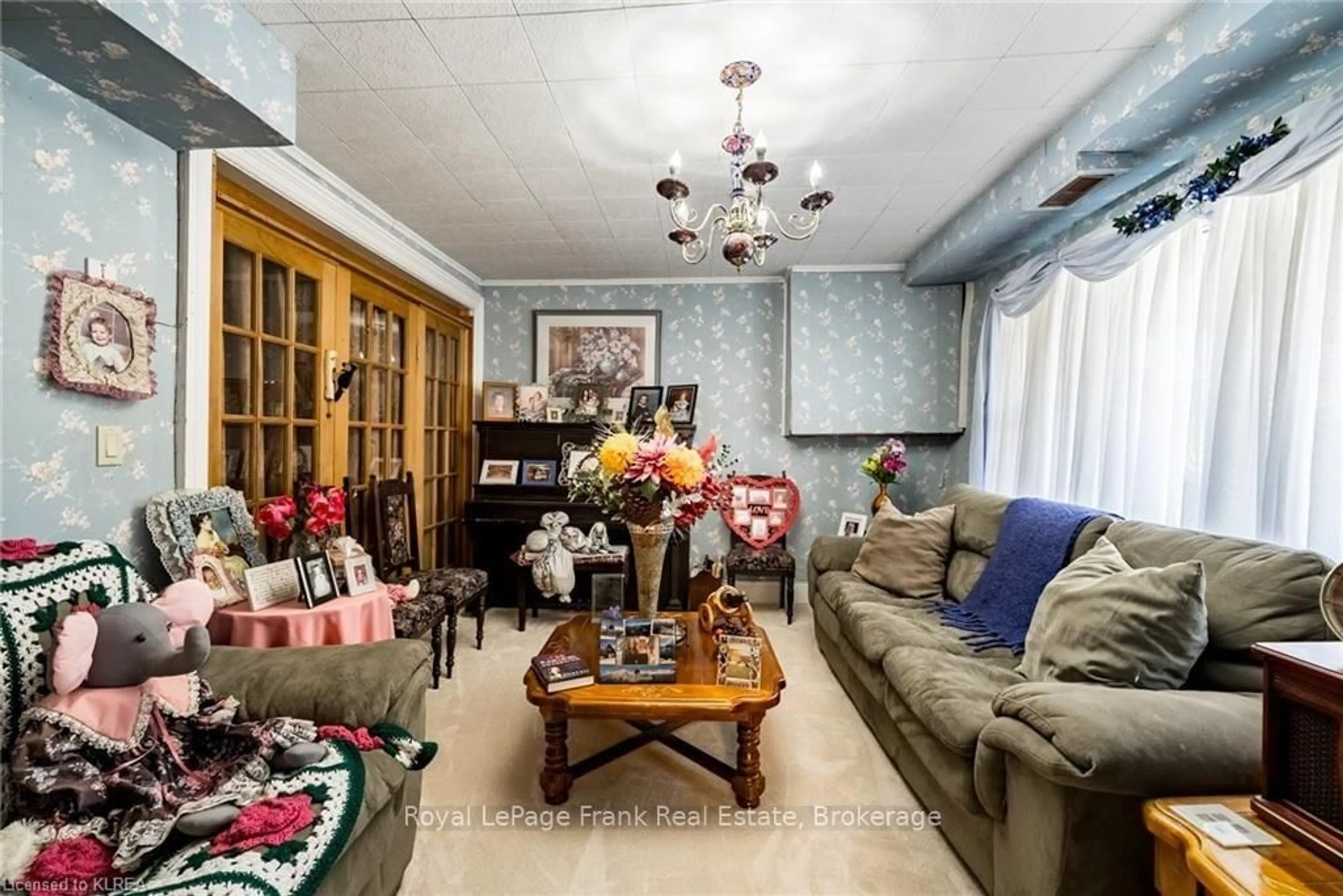 Living room with furniture, unknown for 37 Sussex St, Kawartha Lakes Ontario K9V 4H6