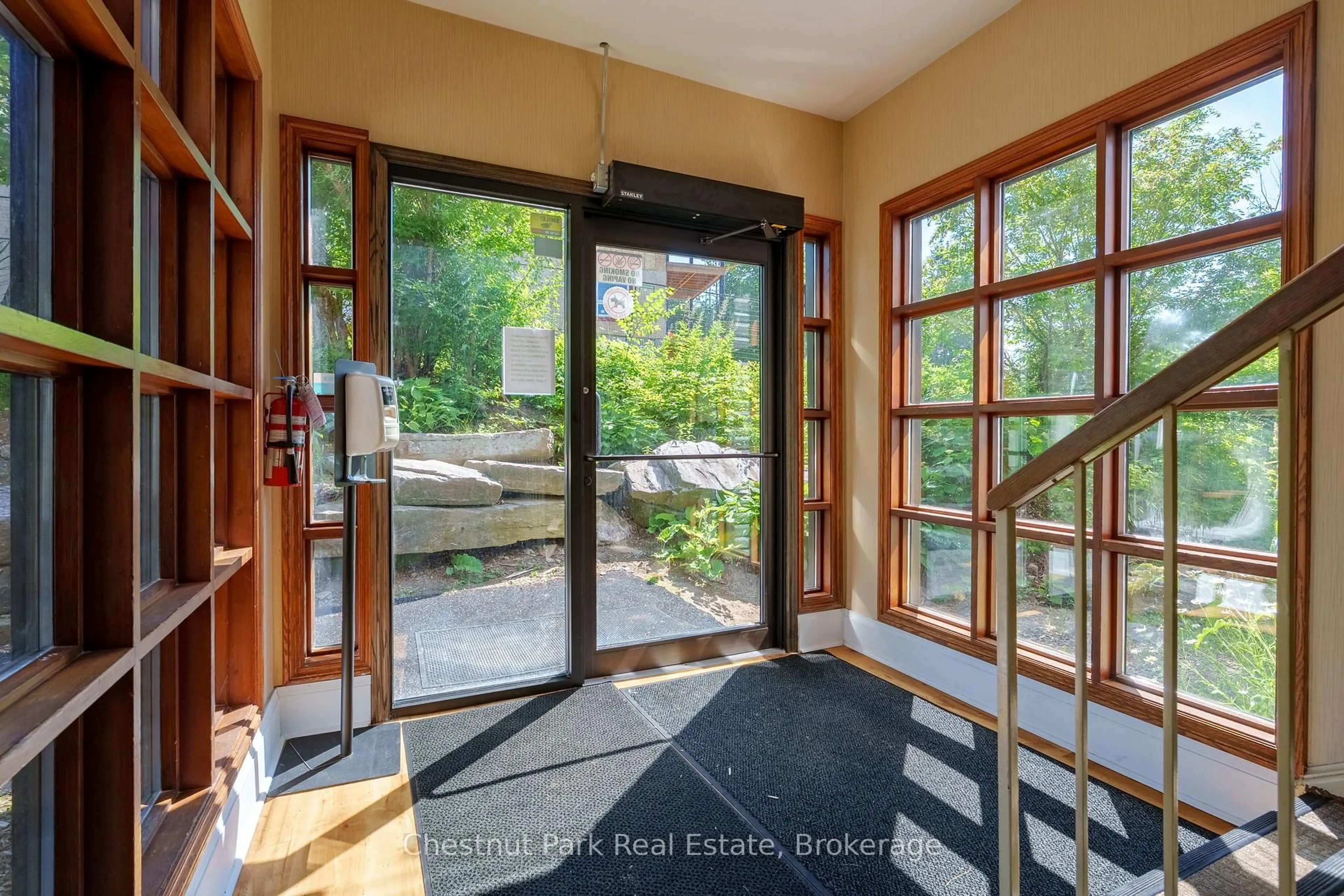 Indoor foyer for 1235 Deerhurst Summit Dr #52-101, Huntsville Ontario P1H 2E8