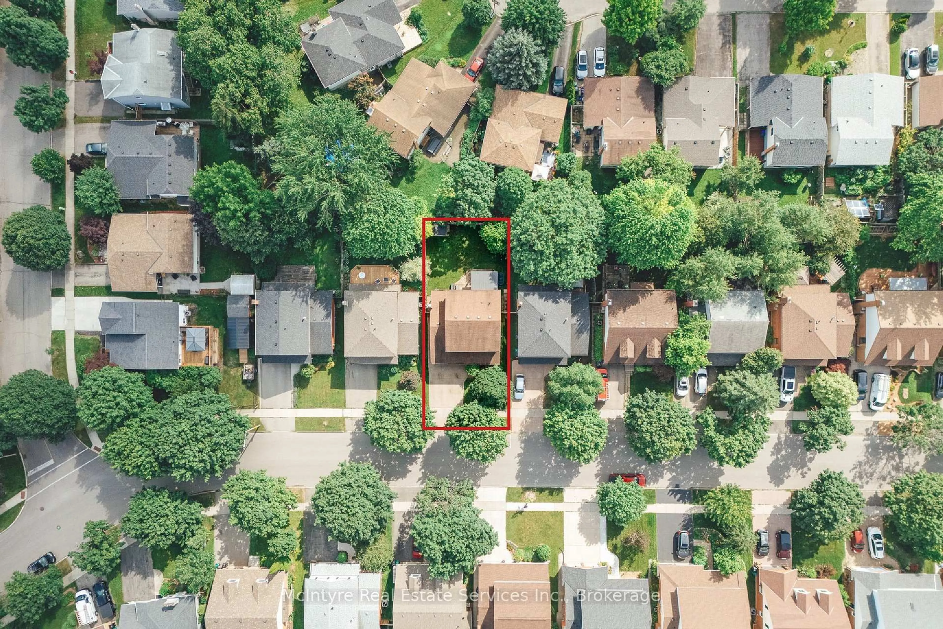 A pic from outside/outdoor area/front of a property/back of a property/a pic from drone, street for 277 Canterbury Dr, Waterloo Ontario N2K 3C4