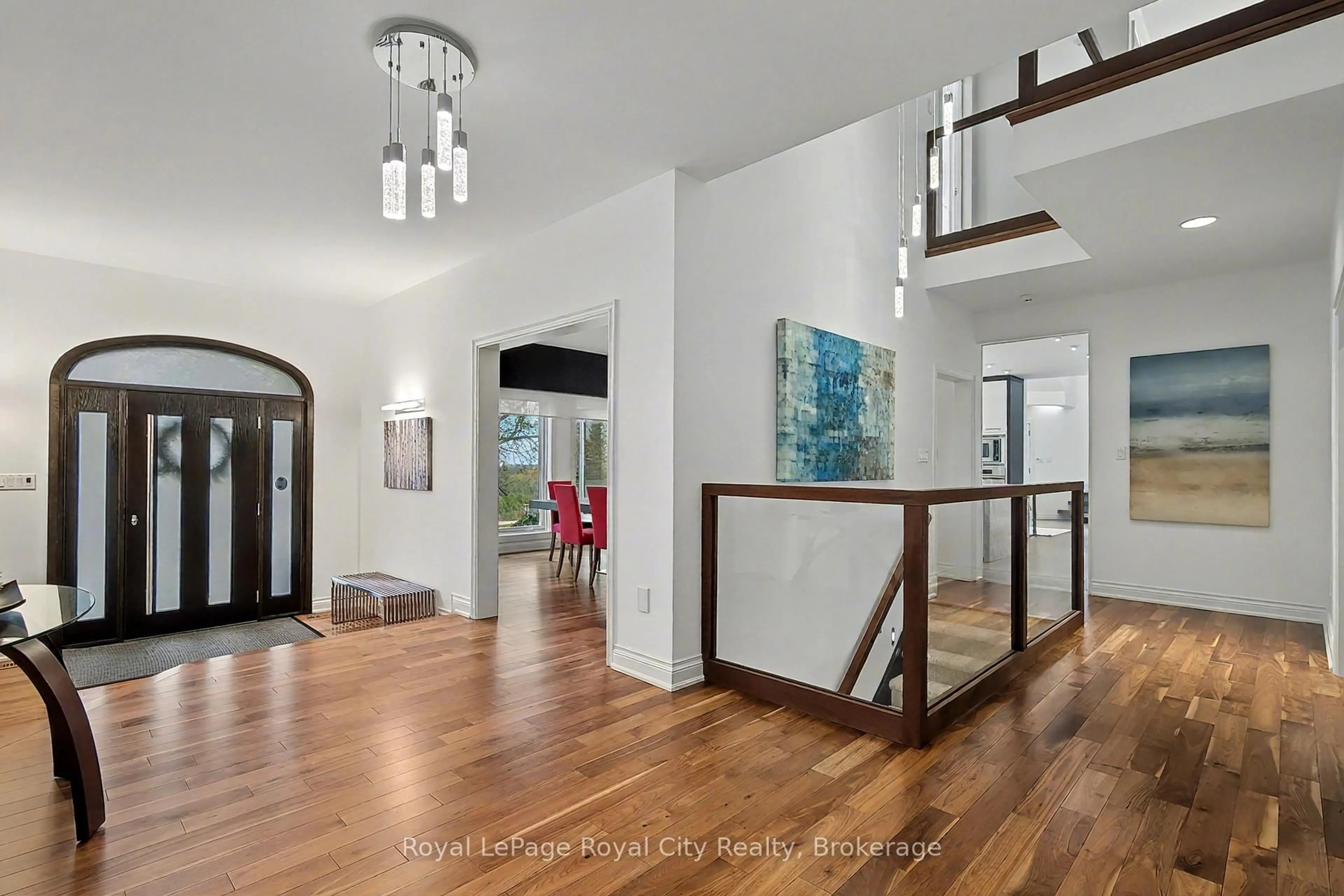 Indoor entryway for 20 Fox Run Dr, Puslinch Ontario N0B 2J0