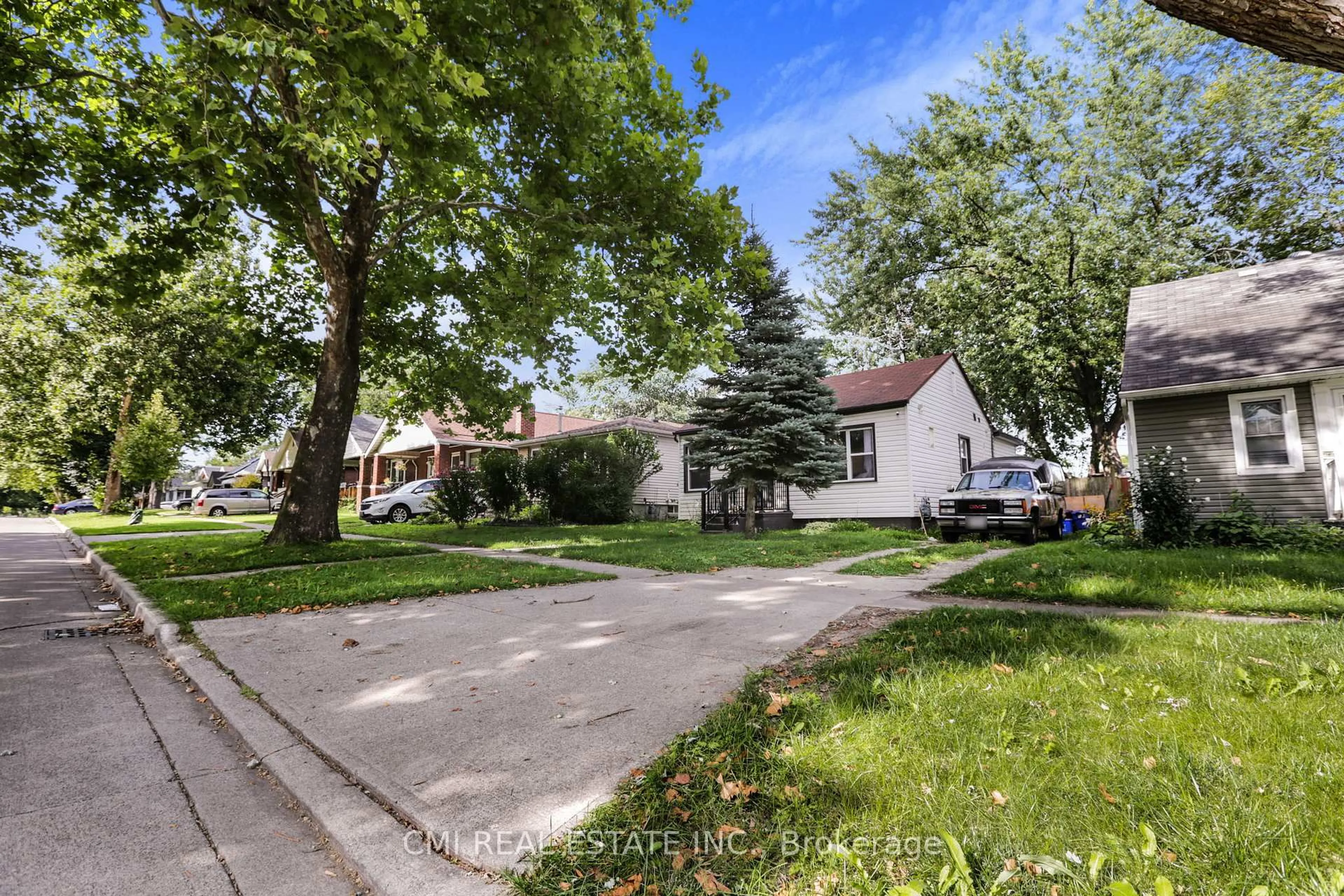 A pic from outside/outdoor area/front of a property/back of a property/a pic from drone, street for 1226 Wigle Ave, Windsor Ontario N9C 3N1