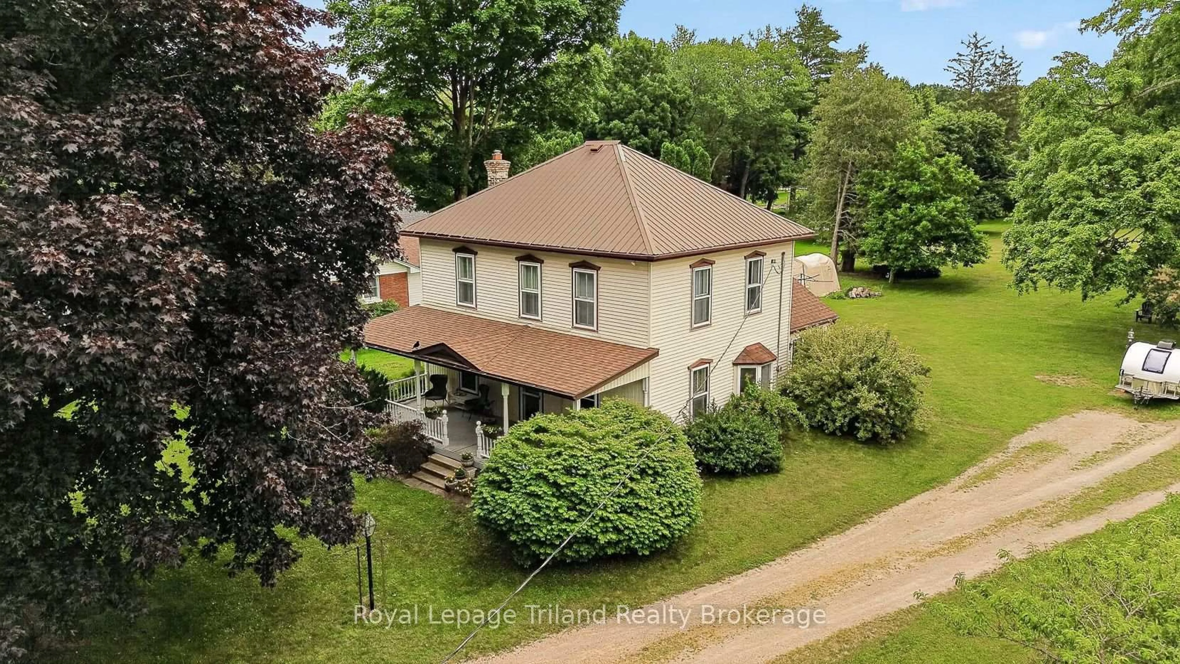 A pic from outside/outdoor area/front of a property/back of a property/a pic from drone, building for 30 Park Ave, Ingersoll Ontario N5C 1B5