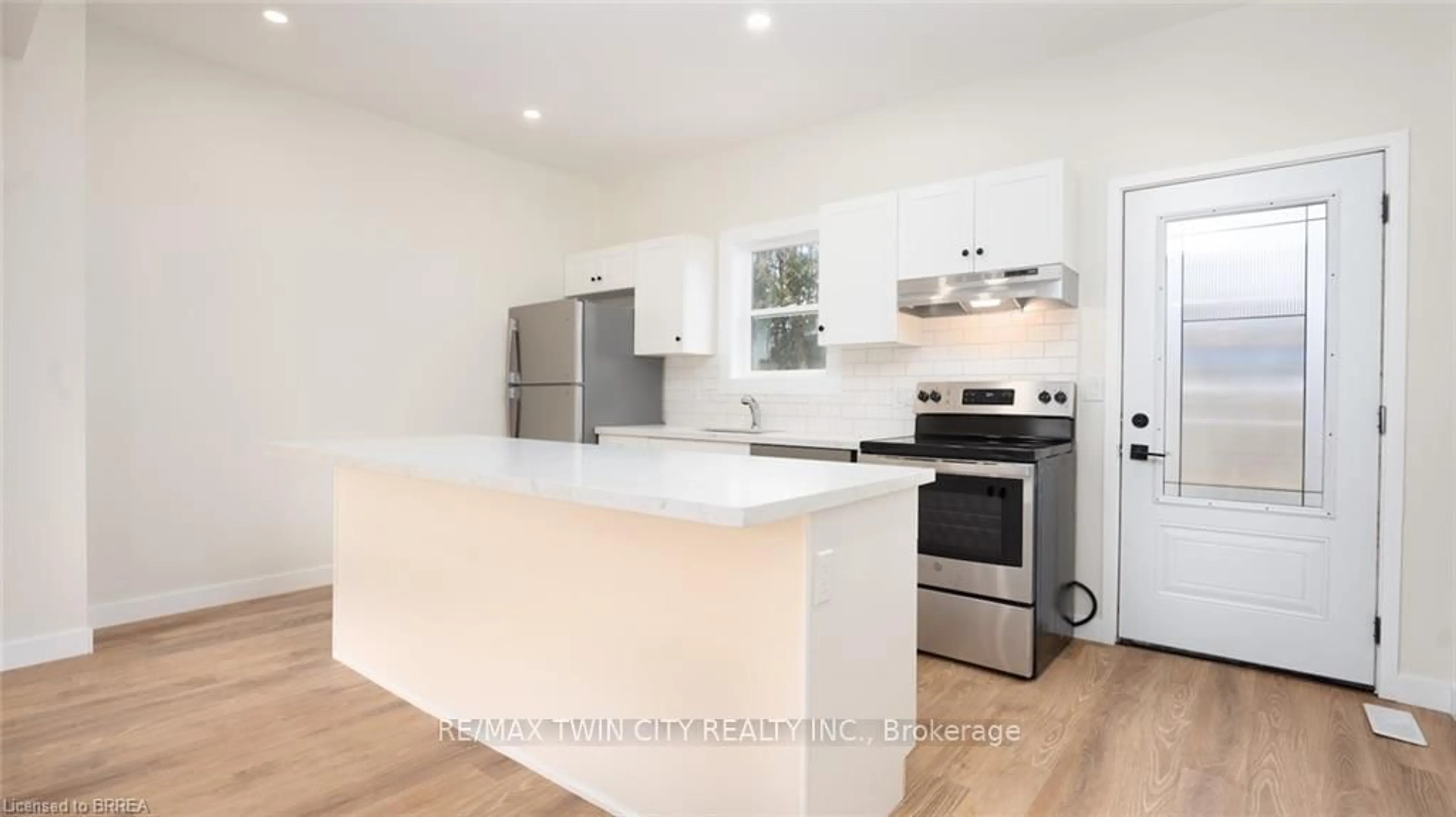 Open concept kitchen, wood/laminate floor for 55 Winniett St, Brantford Ontario N3T 1M6