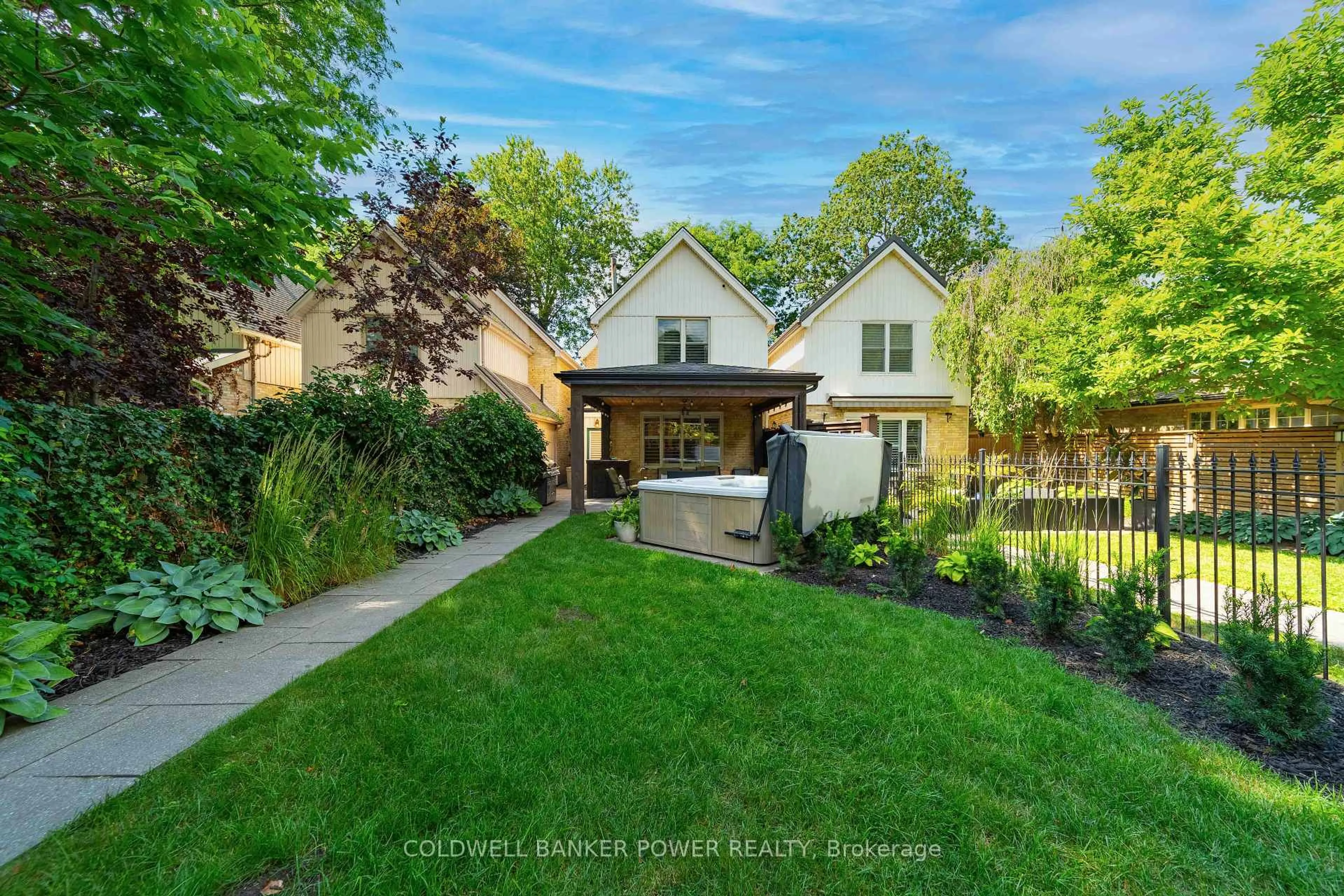 Unknown for 315 Pall Mall St, London East Ontario N6B 2G8