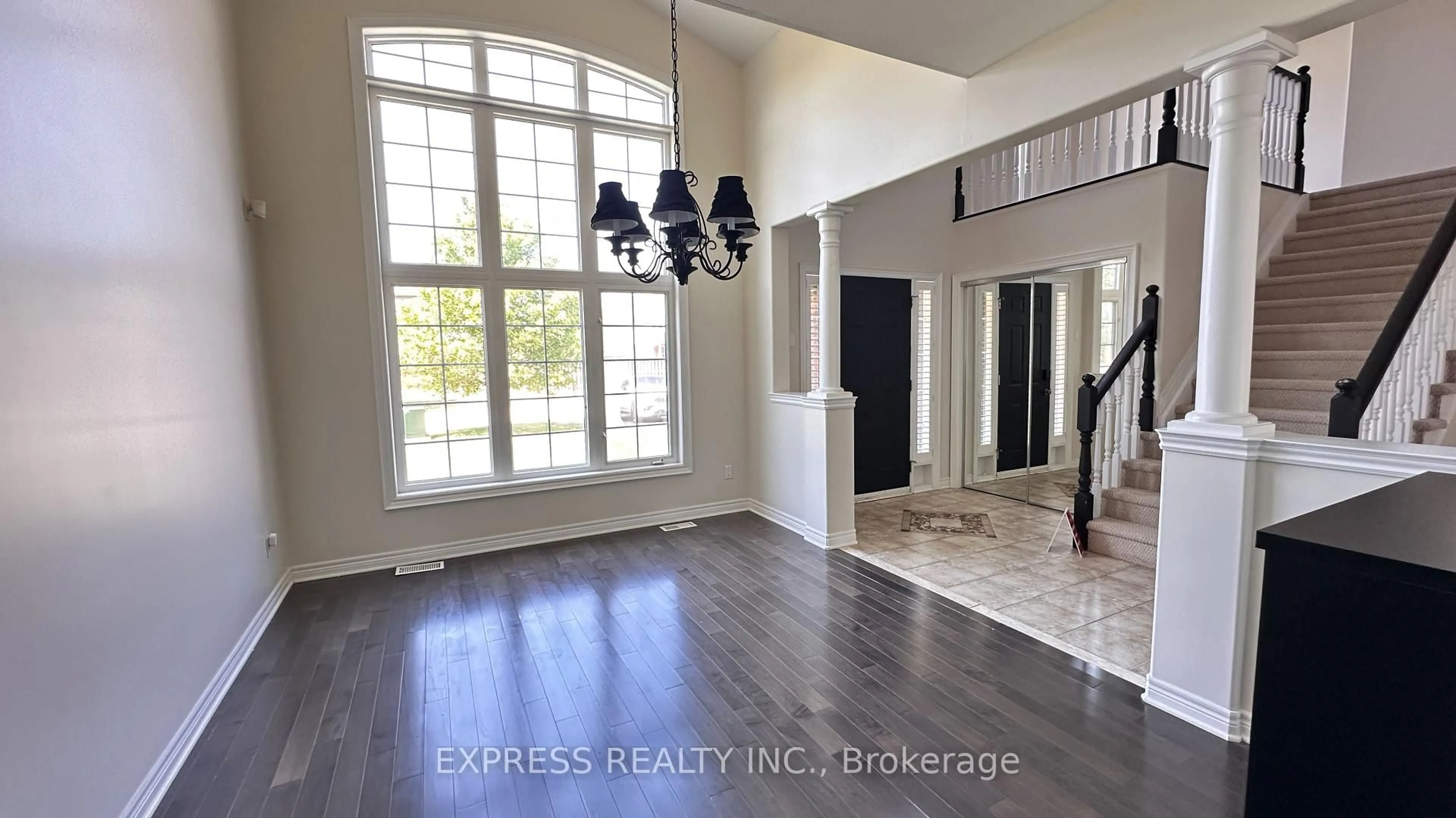 Indoor entryway for 1171 Dexter Dr, Fort Erie Ontario L2A 6W3