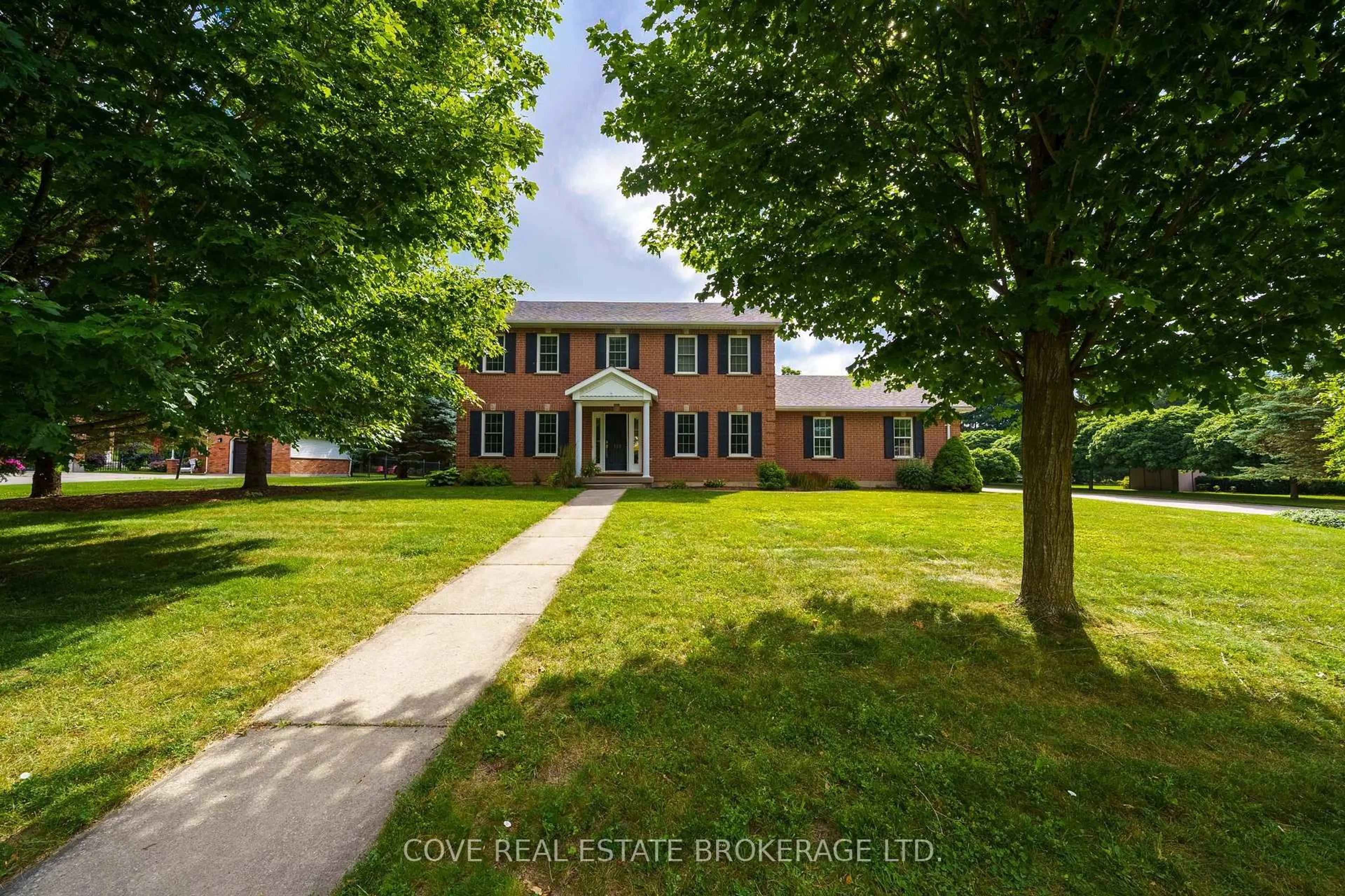 A pic from outside/outdoor area/front of a property/back of a property/a pic from drone, street for 149 Salisbury Dr, Middlesex Centre Ontario N0M 1P0