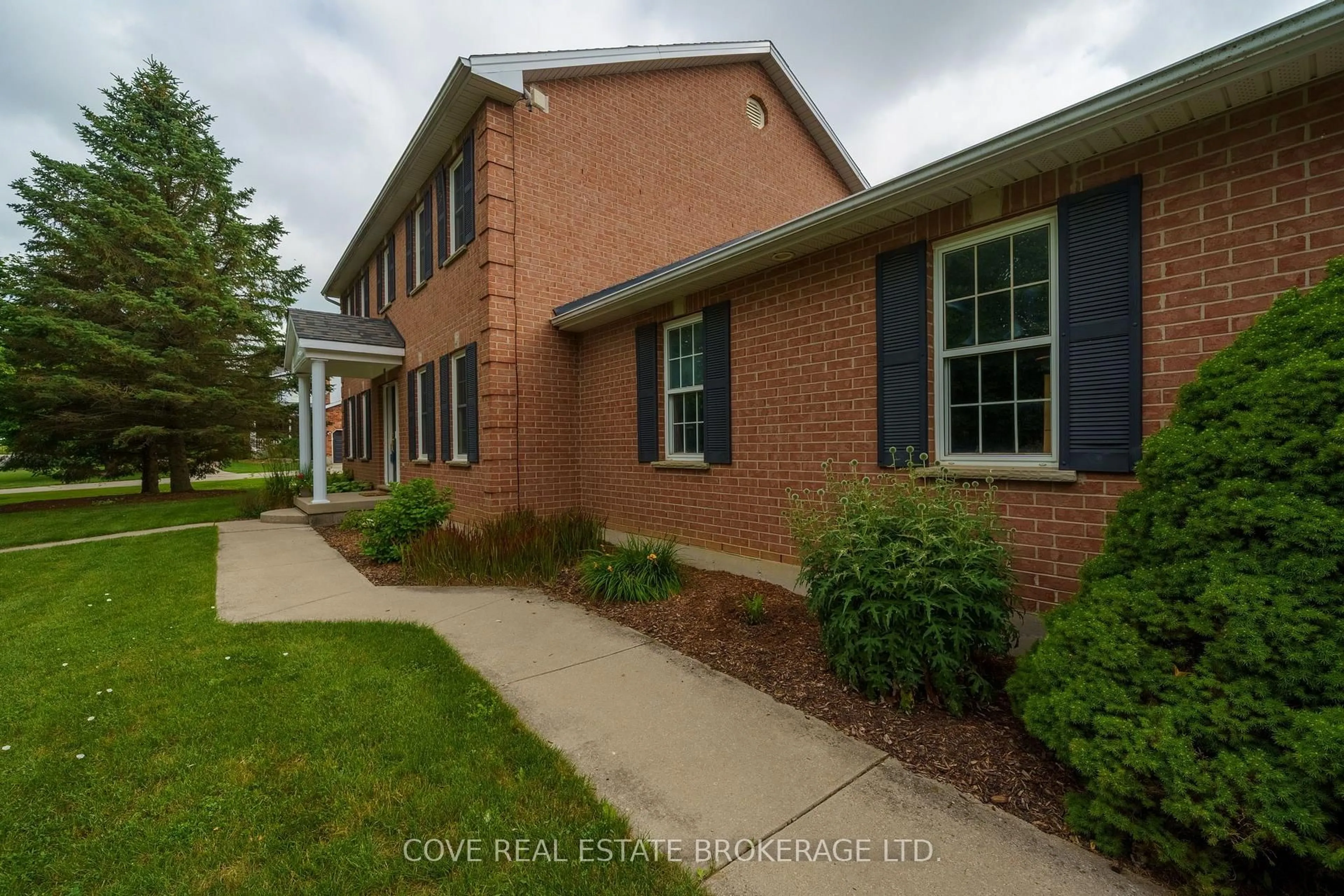 Home with brick exterior material, unknown for 149 Salisbury Dr, Middlesex Centre Ontario N0M 1P0