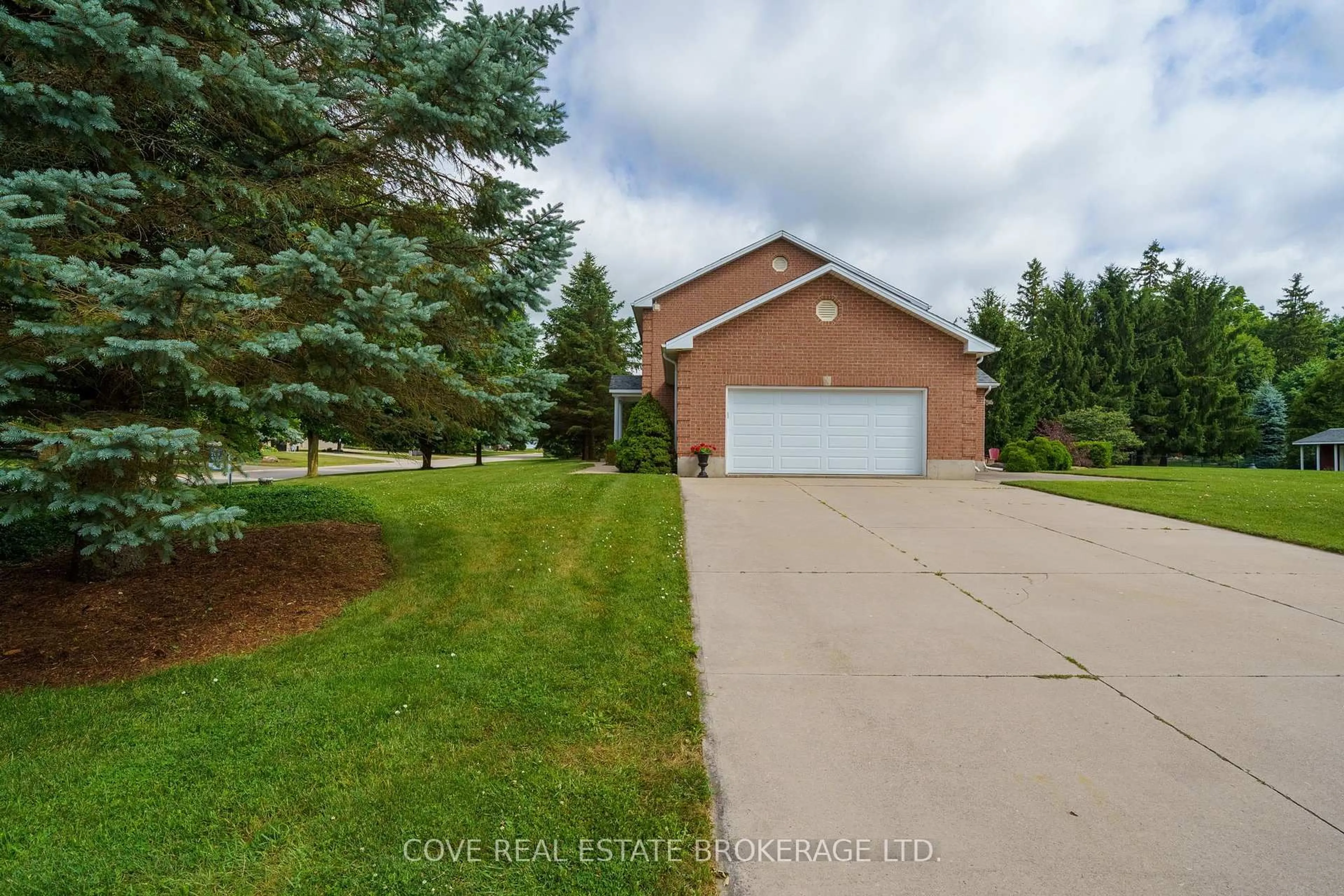 A pic from outside/outdoor area/front of a property/back of a property/a pic from drone, water/lake/river/ocean view for 149 Salisbury Dr, Middlesex Centre Ontario N0M 1P0