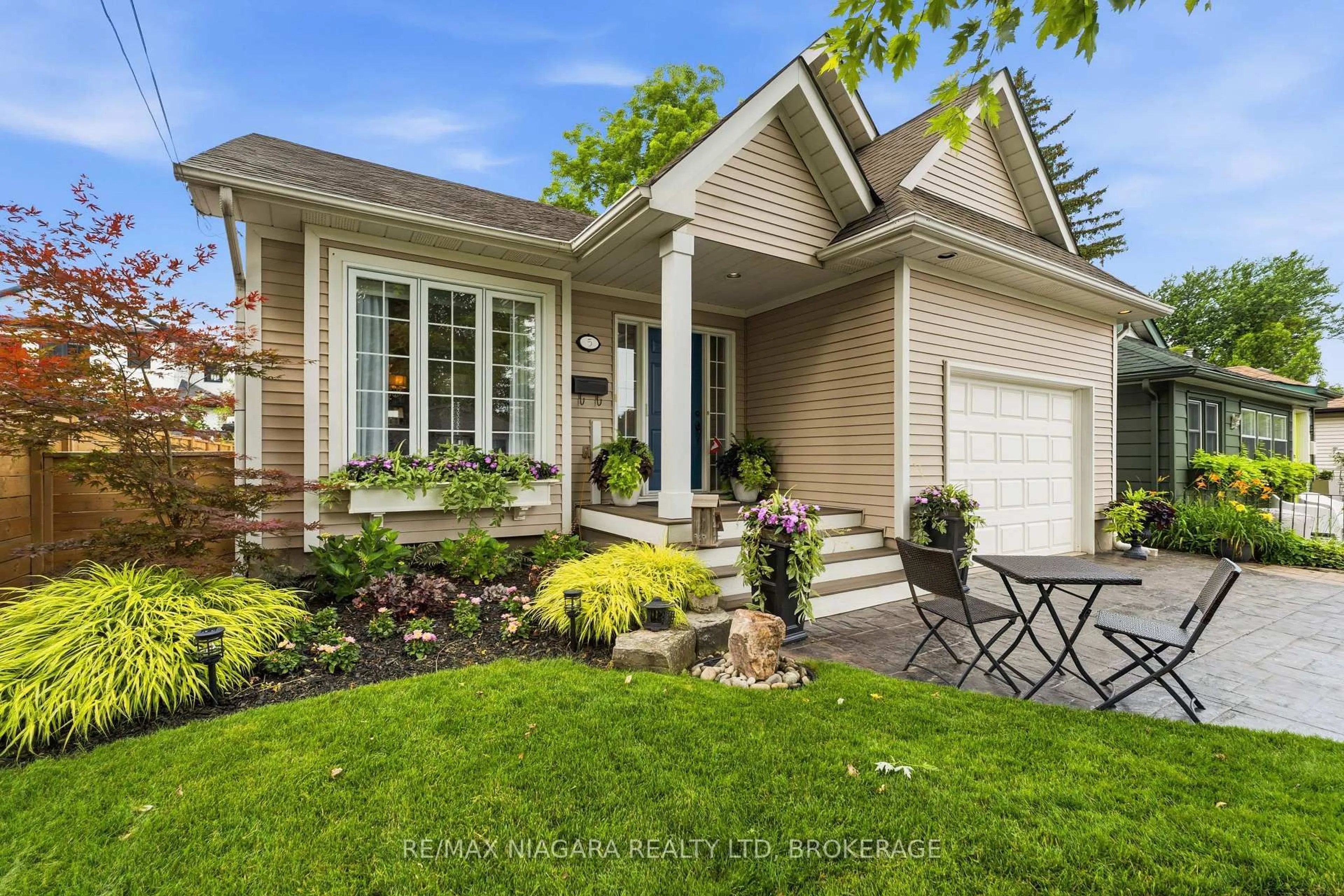 Home with brick exterior material, street for 5 Graham Ave, St. Catharines Ontario L2N 5L1