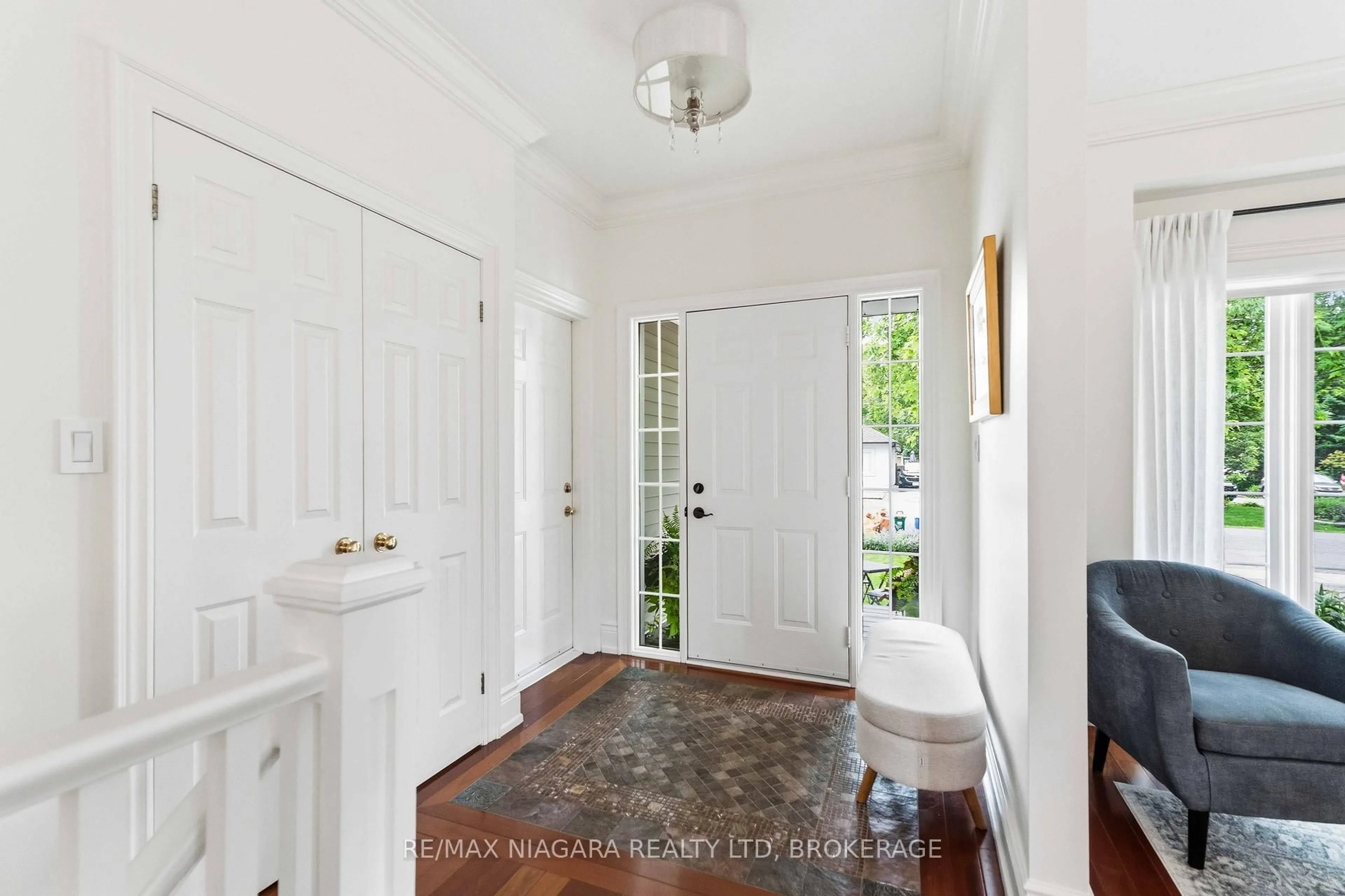 Indoor entryway for 5 Graham Ave, St. Catharines Ontario L2N 5L1
