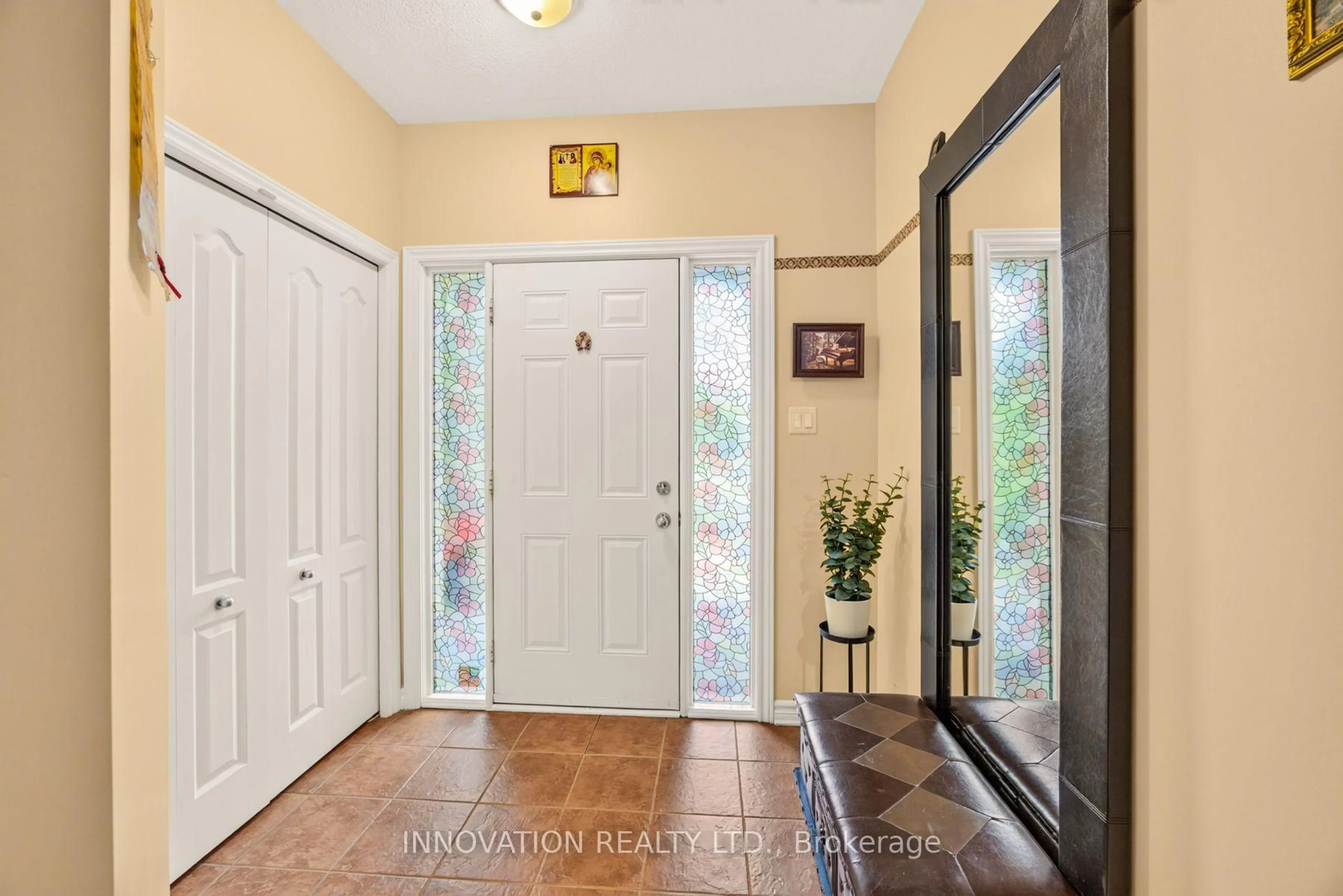 Indoor entryway for 160 Hillman Marsh Way, Ottawa Ontario K1T 0A8