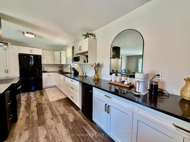 23 Doran Rd, Petawawa 5