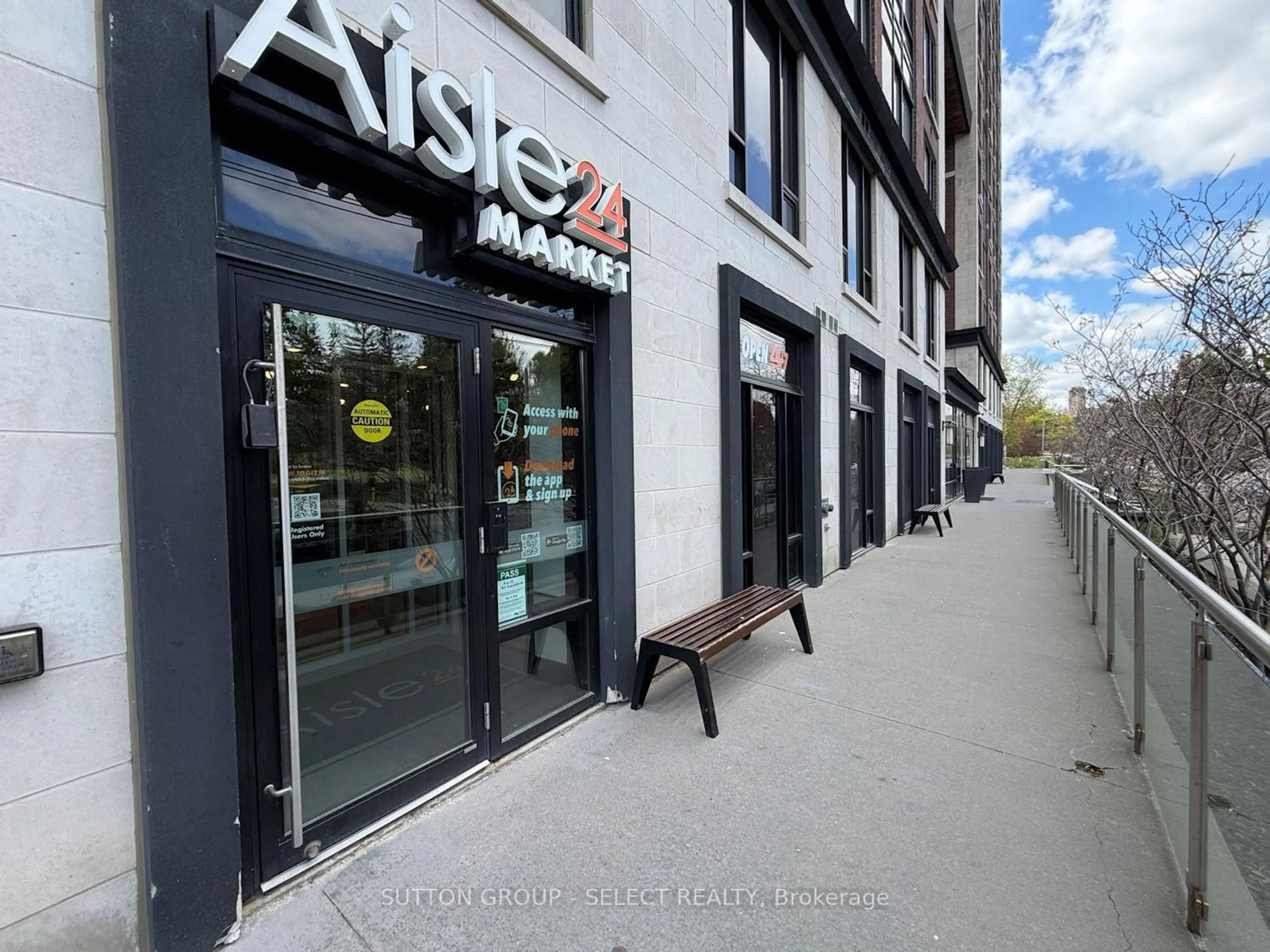 Indoor foyer for 1235 Richmond St #1606, London East Ontario N6A 0C1