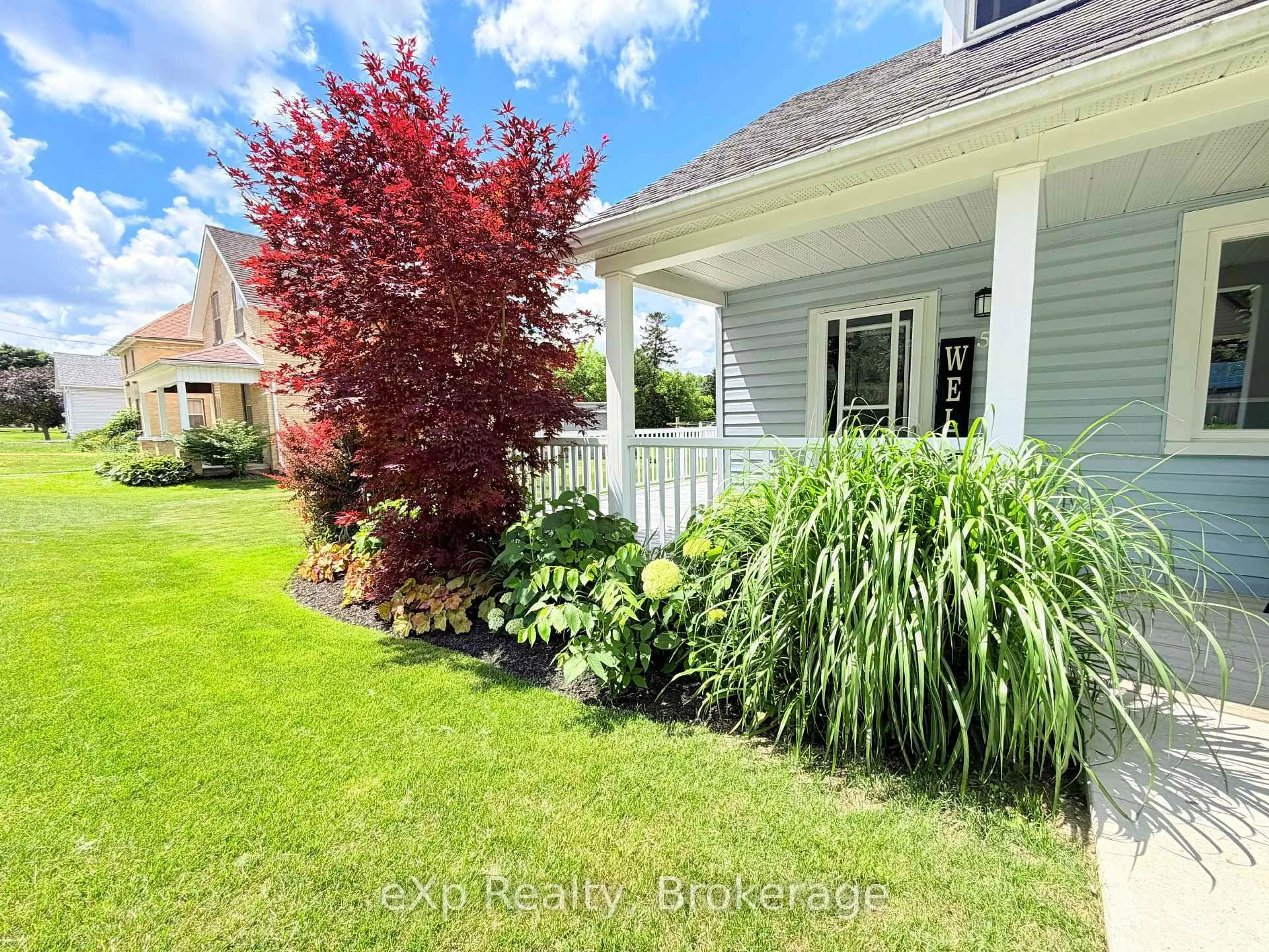 A pic from outside/outdoor area/front of a property/back of a property/a pic from drone, street for 503 Yonge St, Brockton Ontario N0G 2V0
