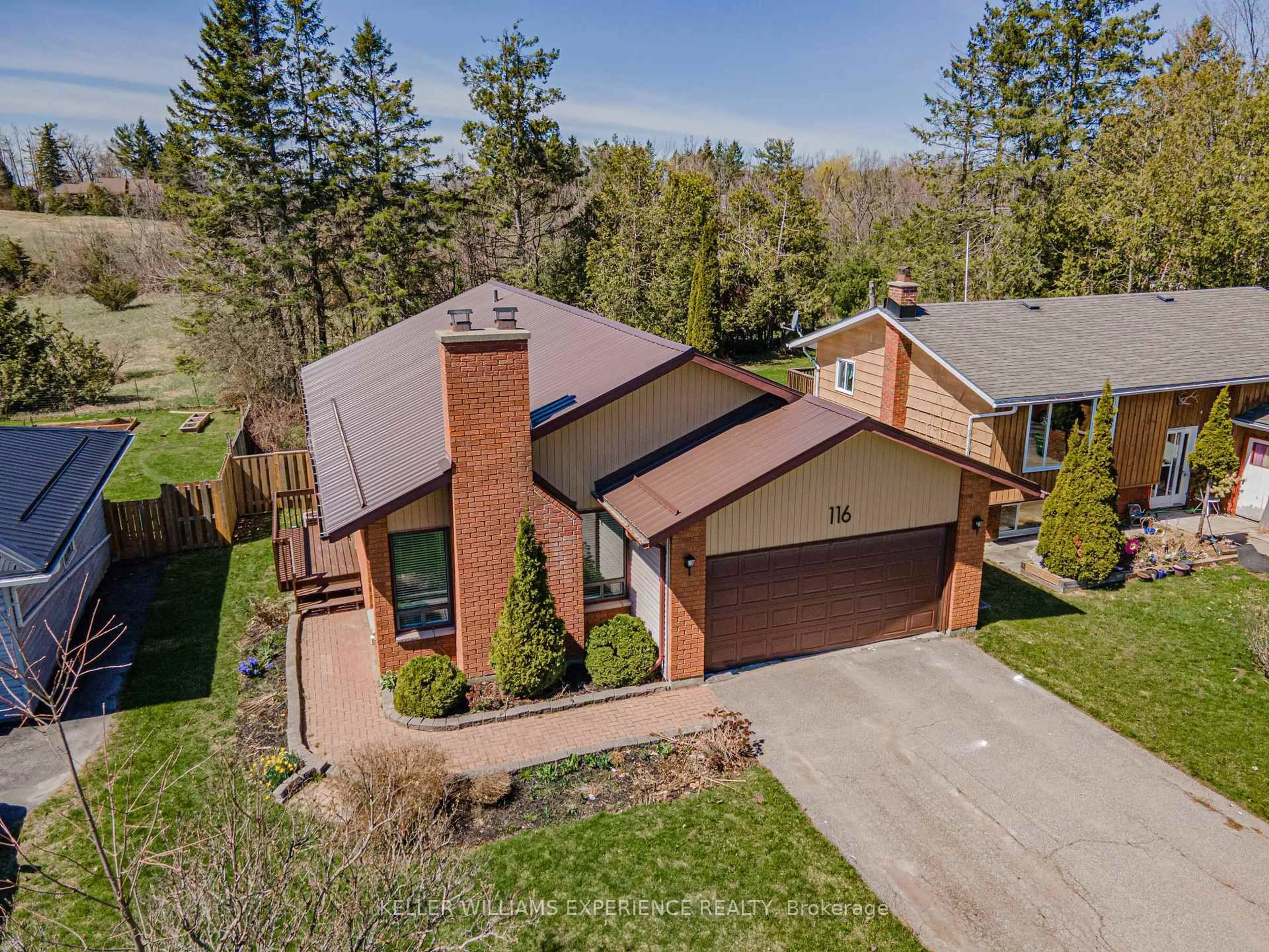 A pic from outside/outdoor area/front of a property/back of a property/a pic from drone, street for 116 Reid St, Kawartha Lakes Ontario K0M 1A0