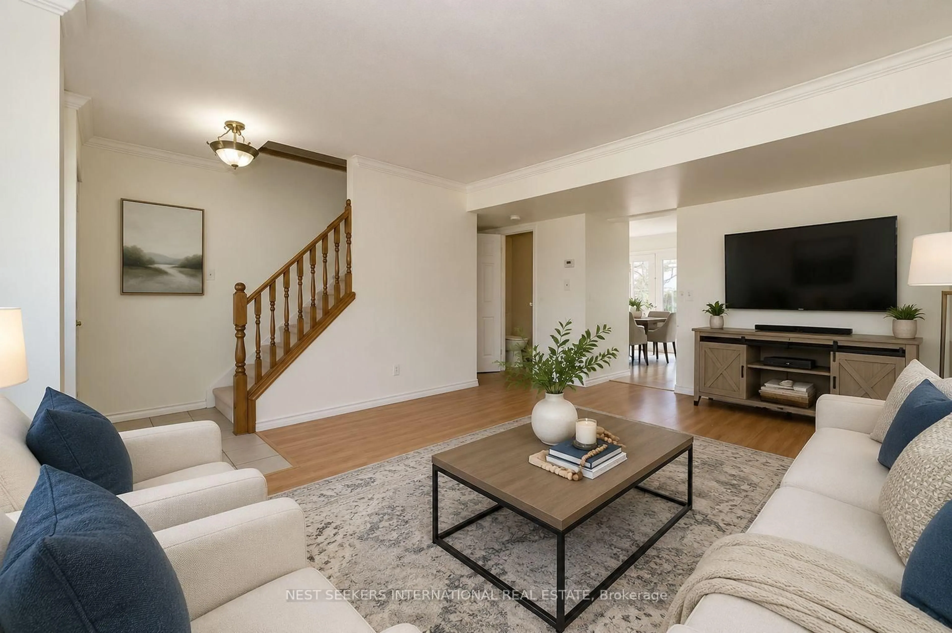 Living room with furniture, unknown for 12 Daybreak Dr, London East Ontario N5V 4V7