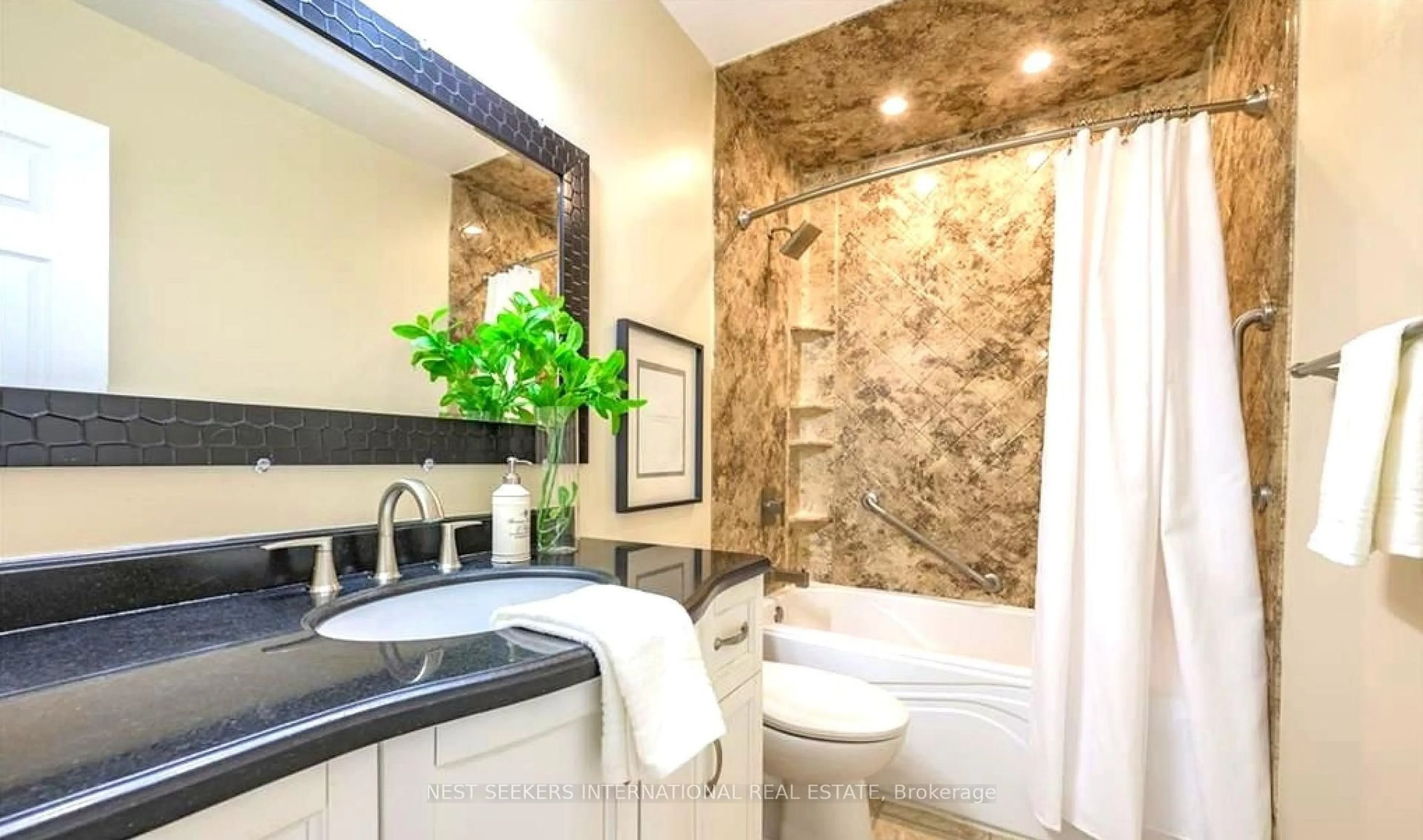 Contemporary bathroom, ceramic/tile floor for 12 Daybreak Dr, London East Ontario N5V 4V7