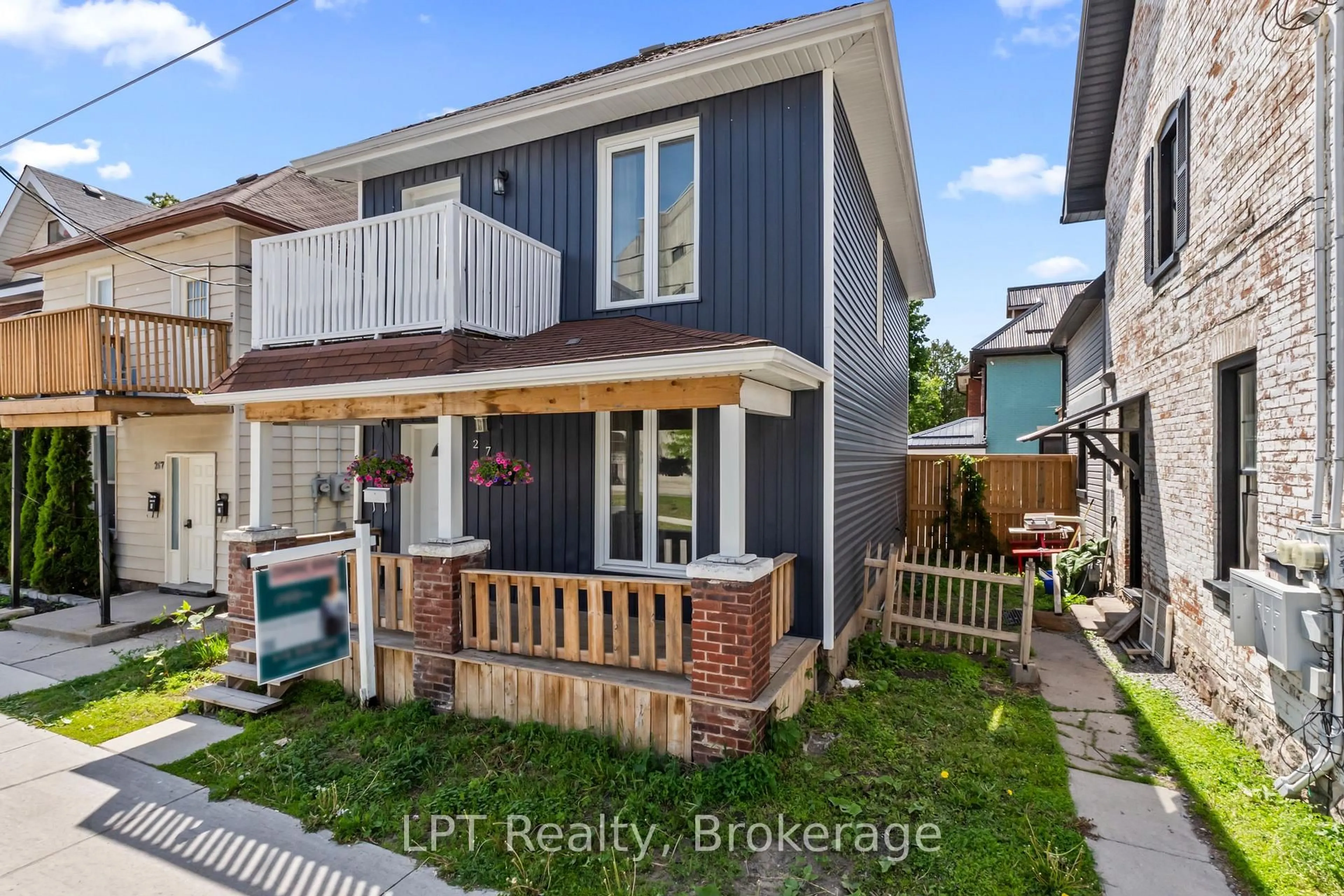 Unknown for 273 Bethune St, Peterborough Ontario K9J 3L5
