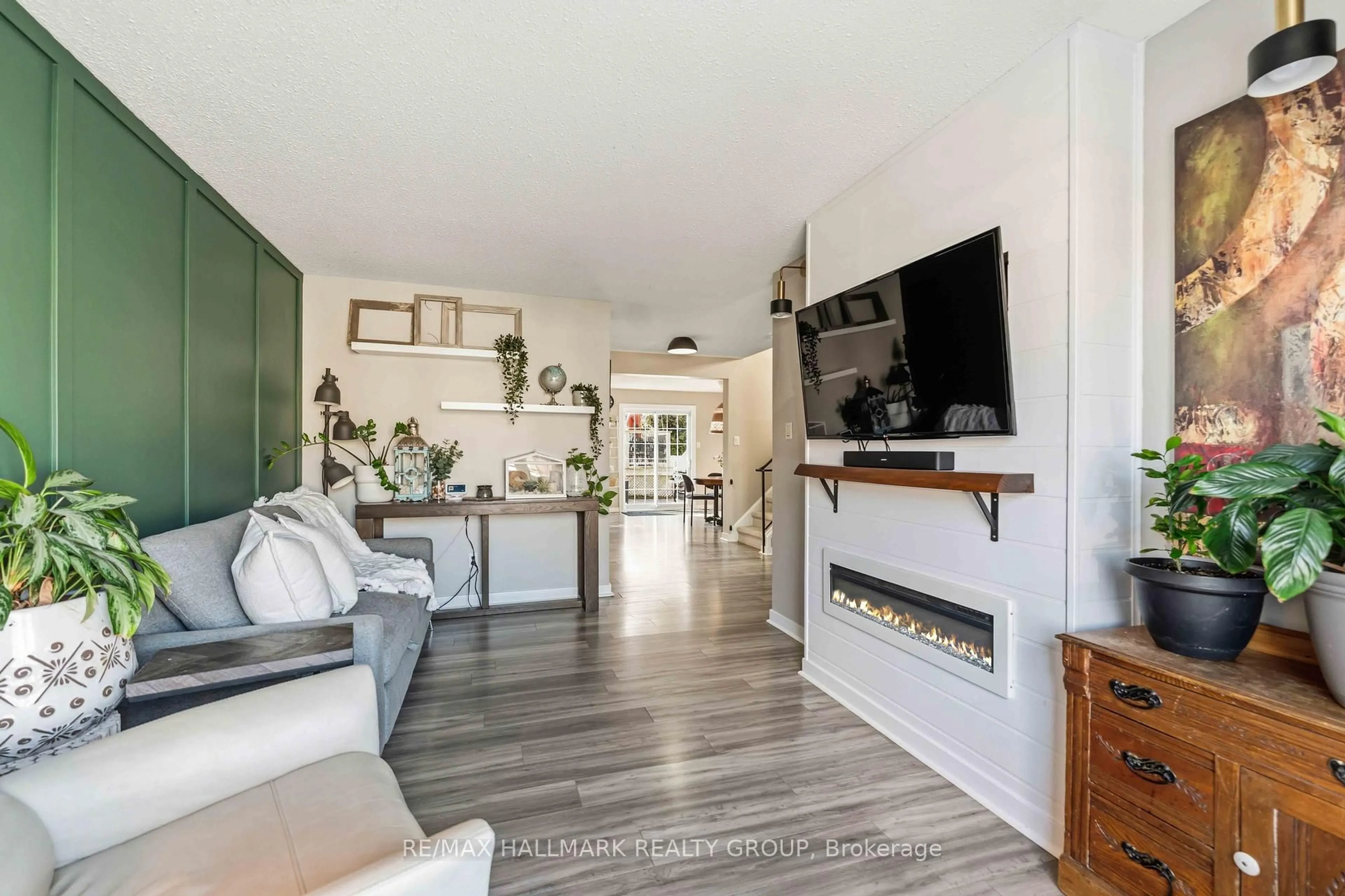 Living room with furniture, unknown for 1091 Burgundy Lane, Orleans Ontario K1C 2M9