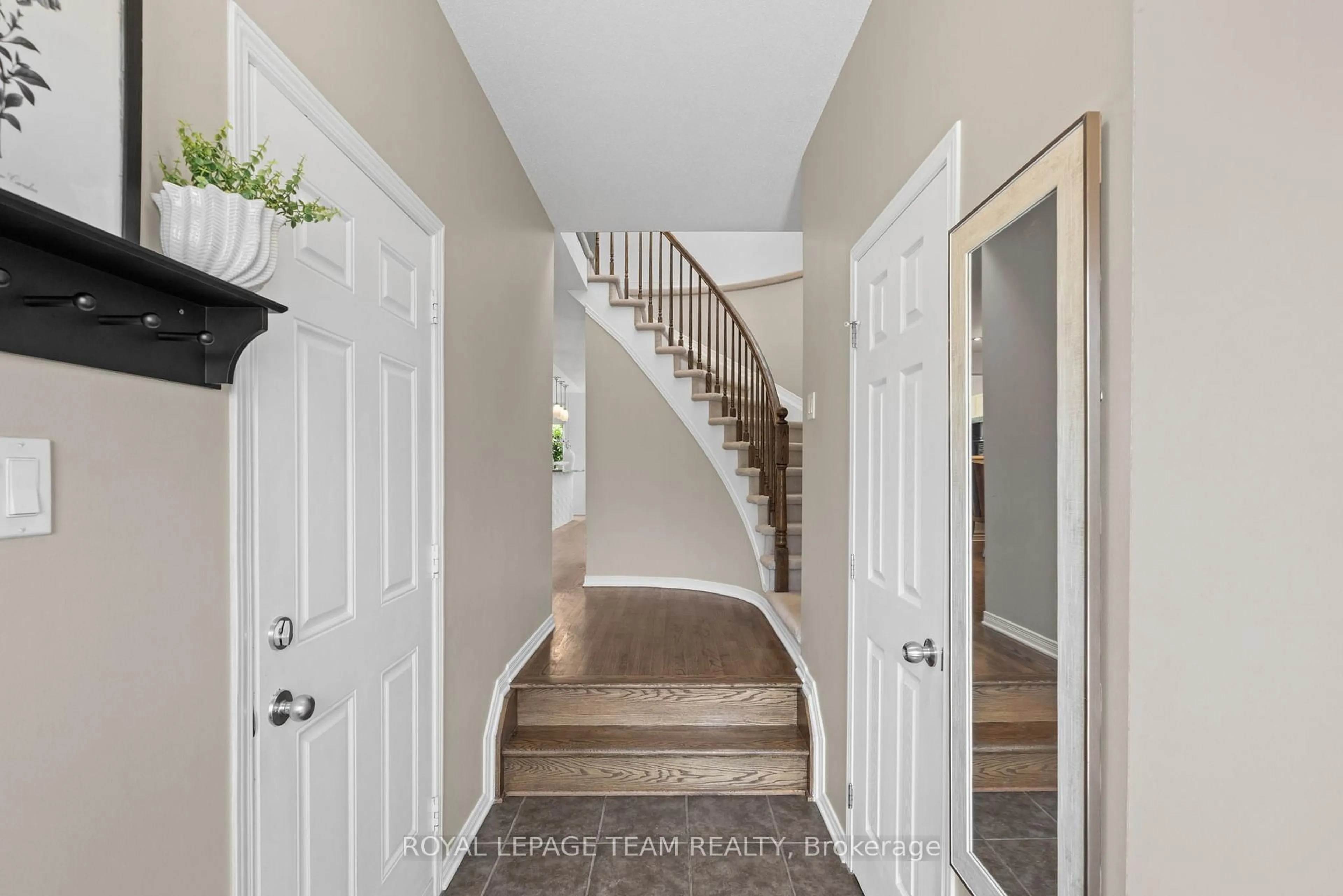 Indoor entryway for 348 Brigitta St, Ottawa Ontario K2S 0H9