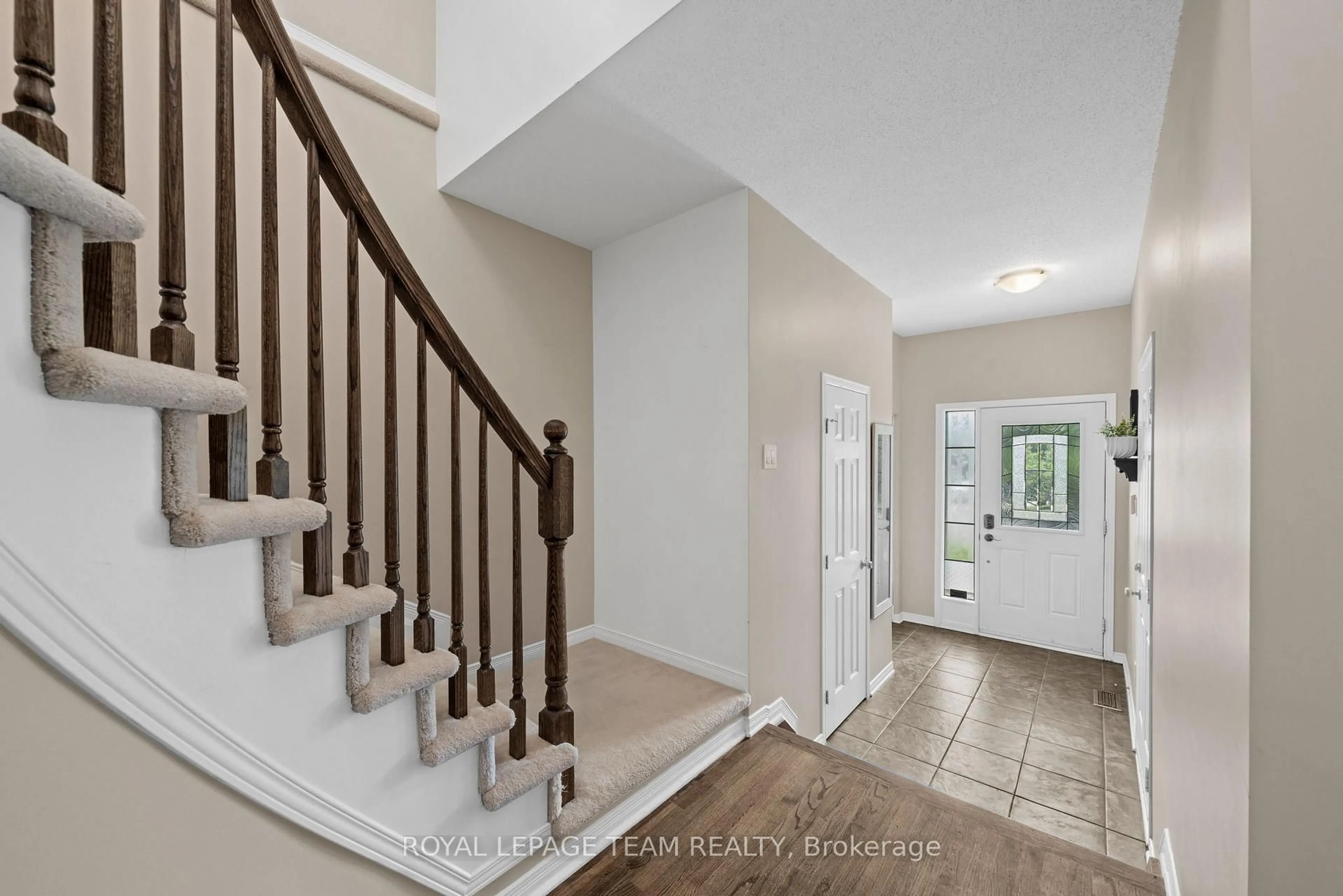 Indoor entryway for 348 Brigitta St, Ottawa Ontario K2S 0H9