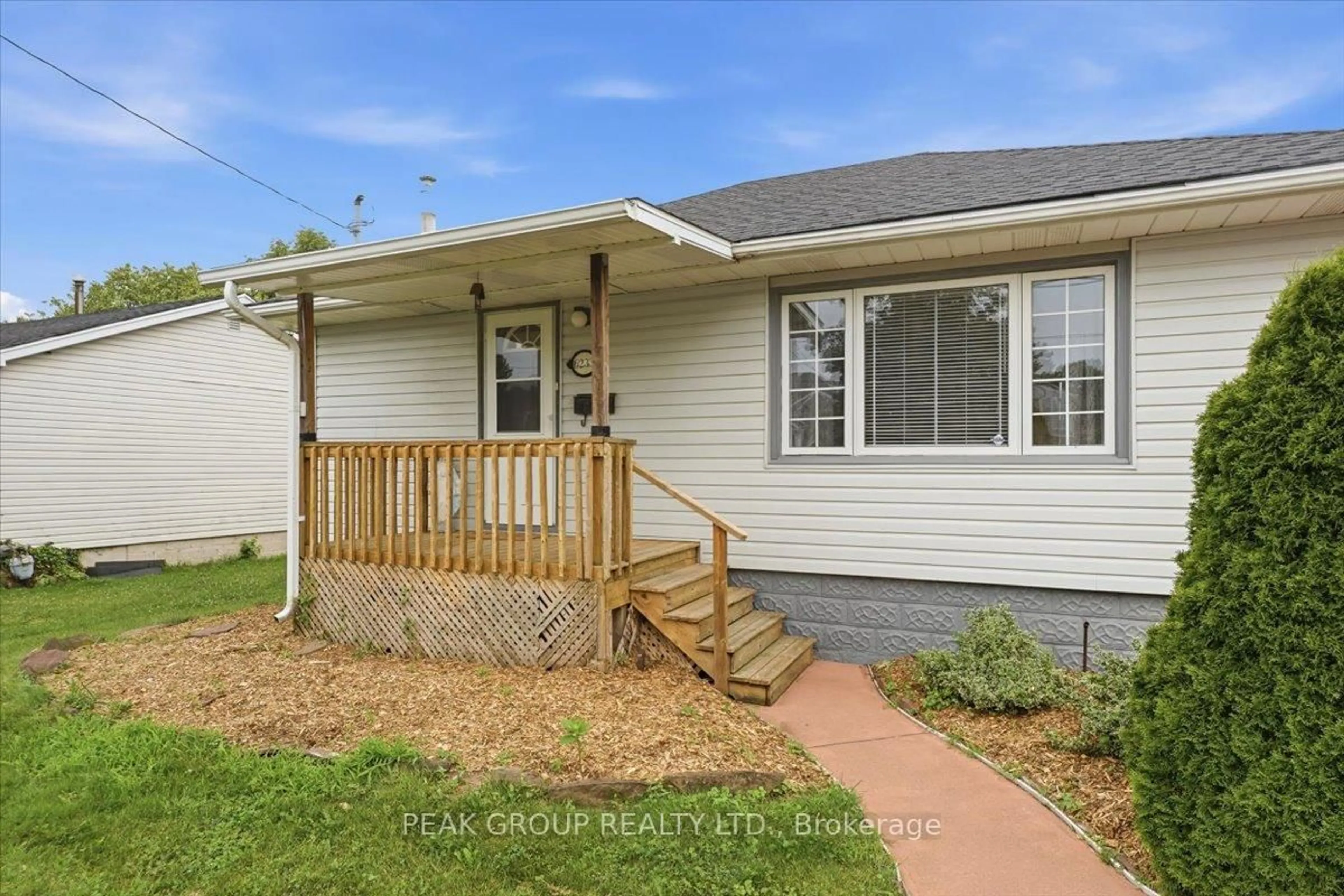 Home with vinyl exterior material, street for 6233 Montrose Rd, Niagara Falls Ontario L2H 1L5