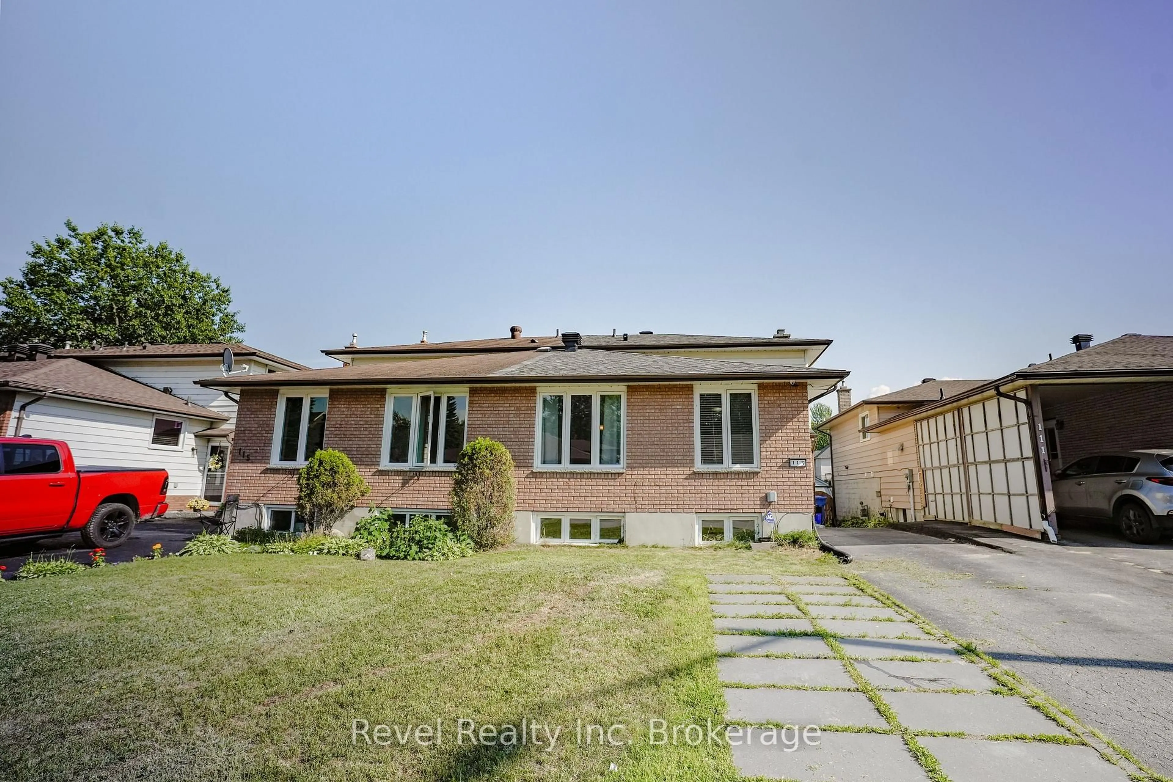 A pic from outside/outdoor area/front of a property/back of a property/a pic from drone, street for 113 Massey Dr, North Bay Ontario P1A 4G3