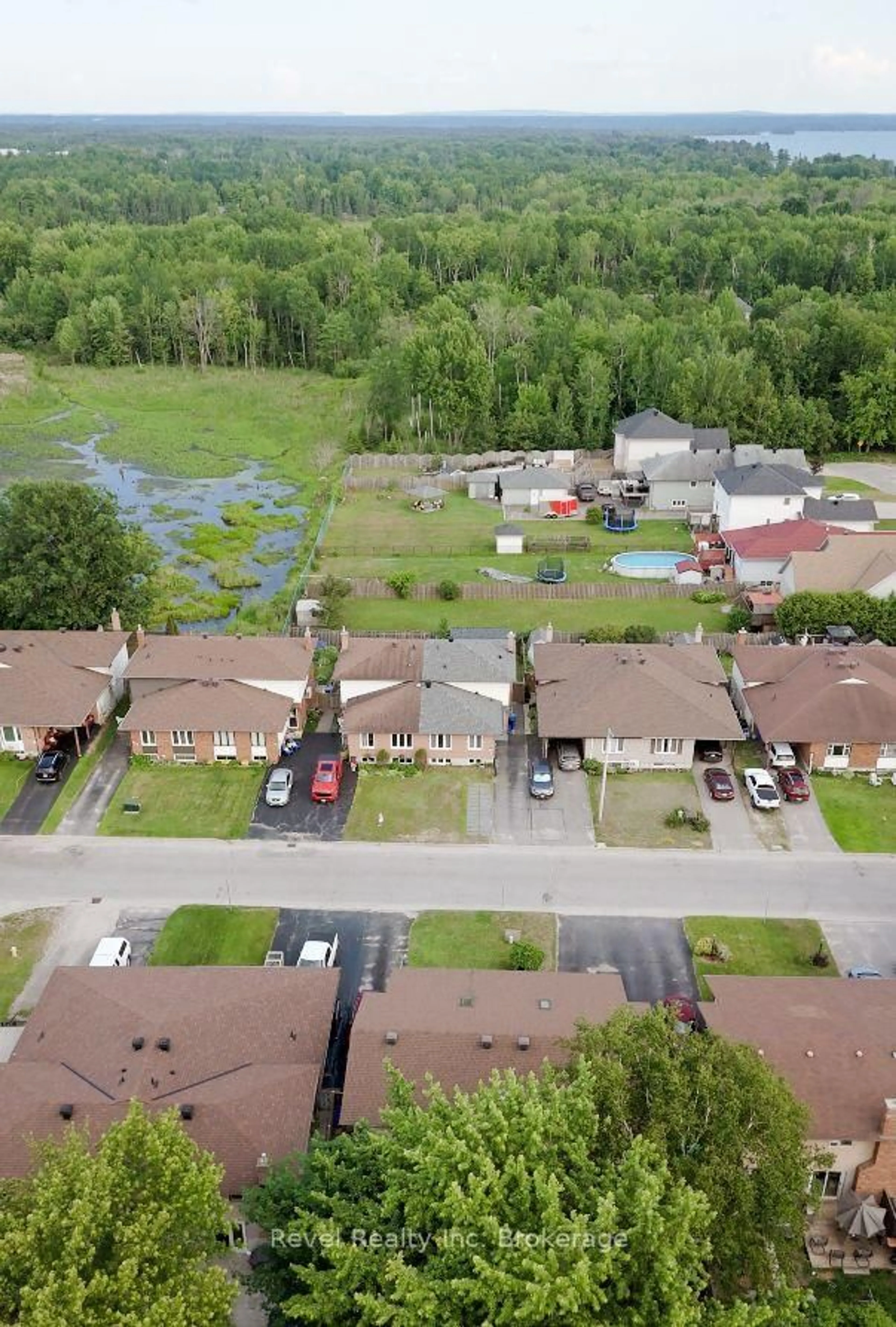 A pic from outside/outdoor area/front of a property/back of a property/a pic from drone, street for 113 Massey Dr, North Bay Ontario P1A 4G3