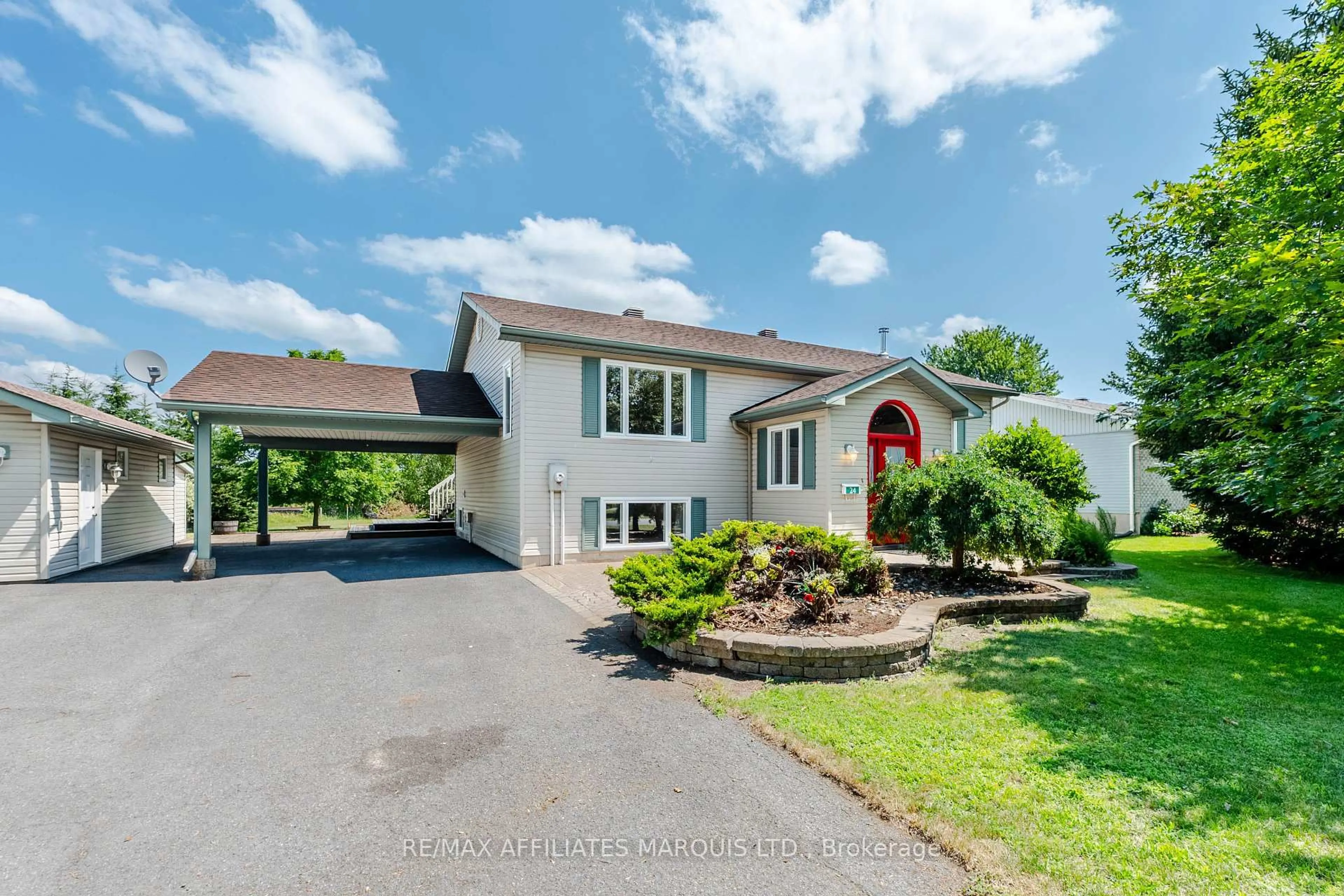 A pic from outside/outdoor area/front of a property/back of a property/a pic from drone, street for 24 Nelson St, North Stormont Ontario K0C 1K0