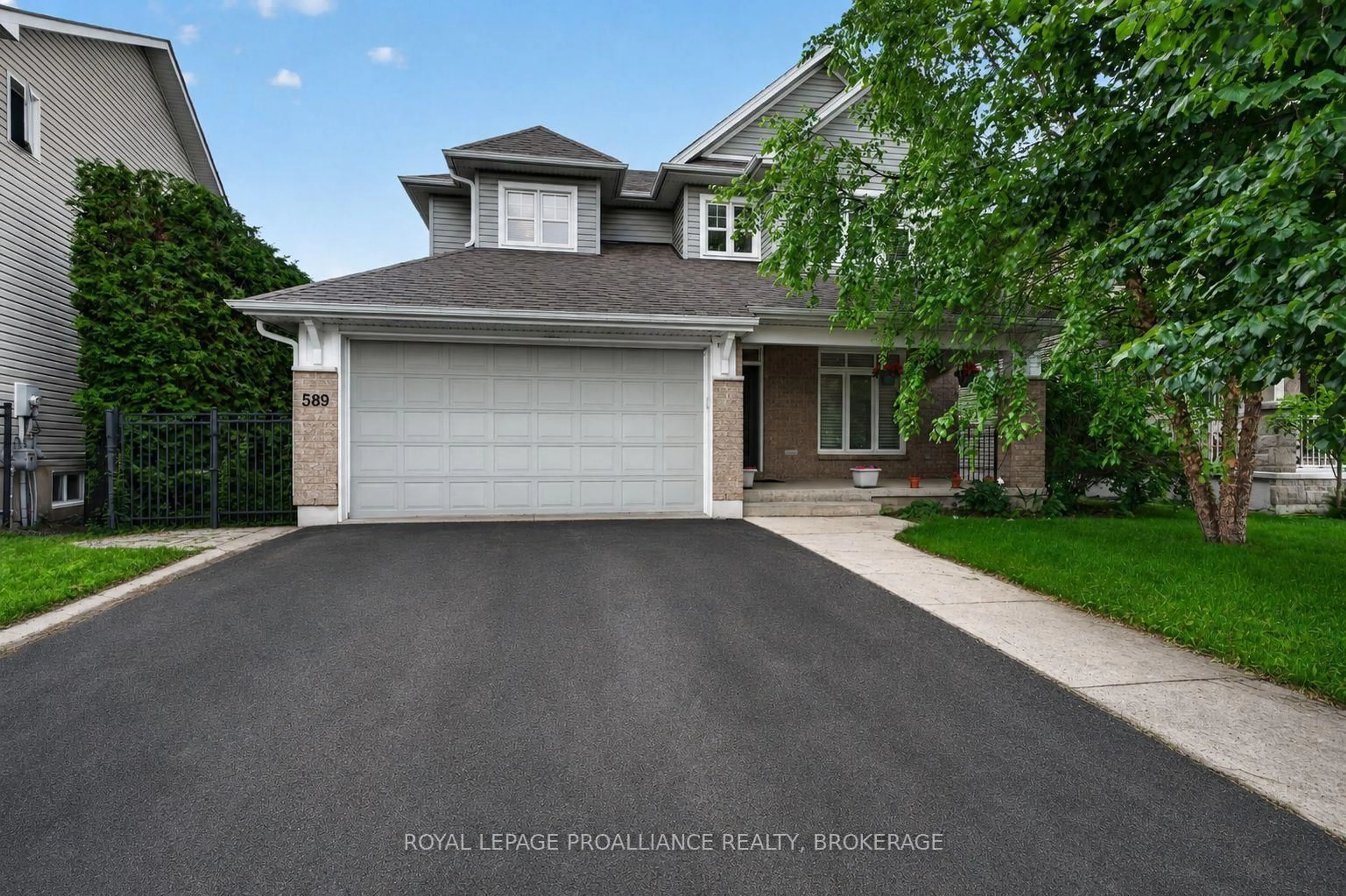 Home with vinyl exterior material, street for 589 FIELDSTONE Dr, Kingston Ontario K7K 0B9