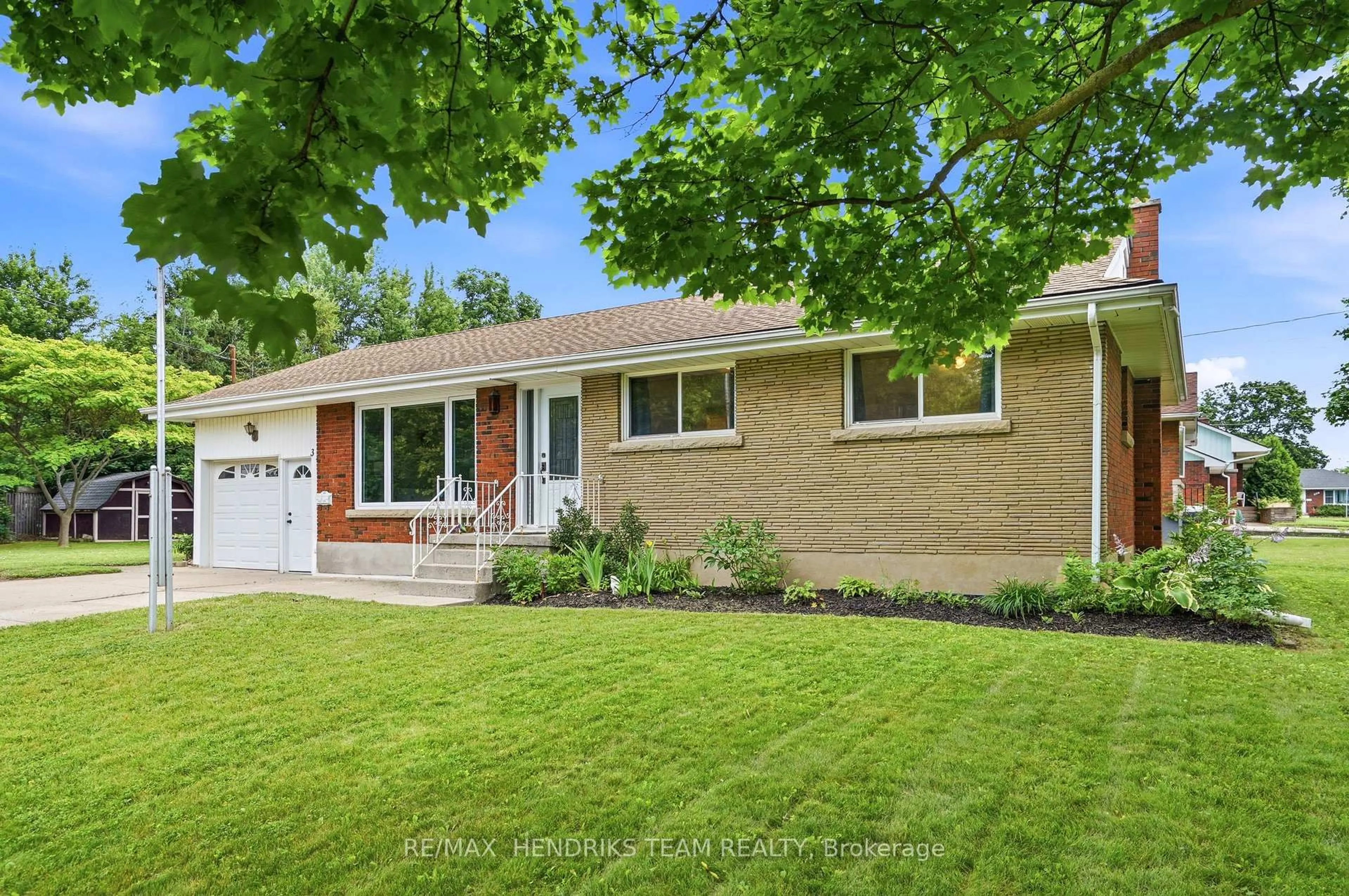 Unknown for 32 Hanson Dr, St. Catharines Ontario L2M 2X1