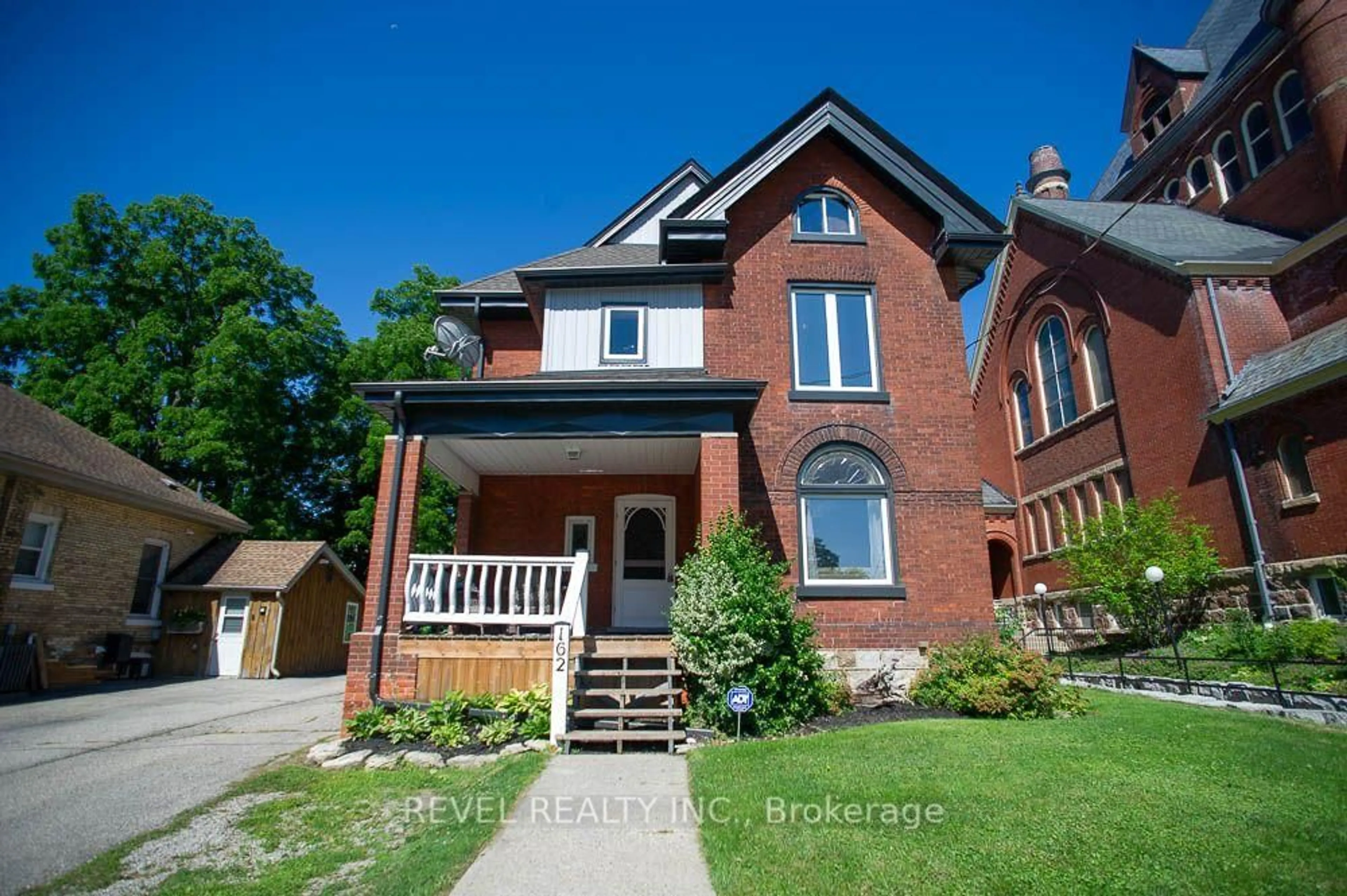Home with brick exterior material, street for 162 Grand River St, Brant Ontario N3L 2M6