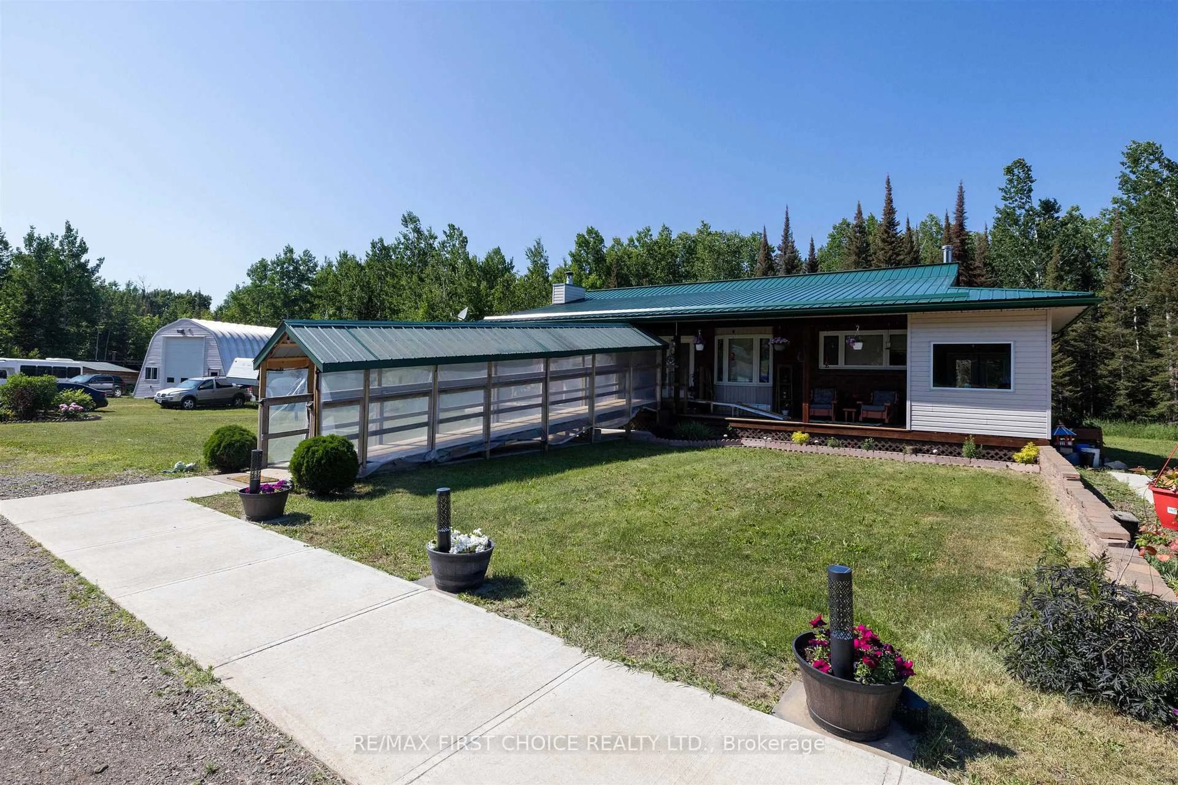 Home with vinyl exterior material, unknown for 250 Falls Rd, Neebing Ontario P7L 0E1