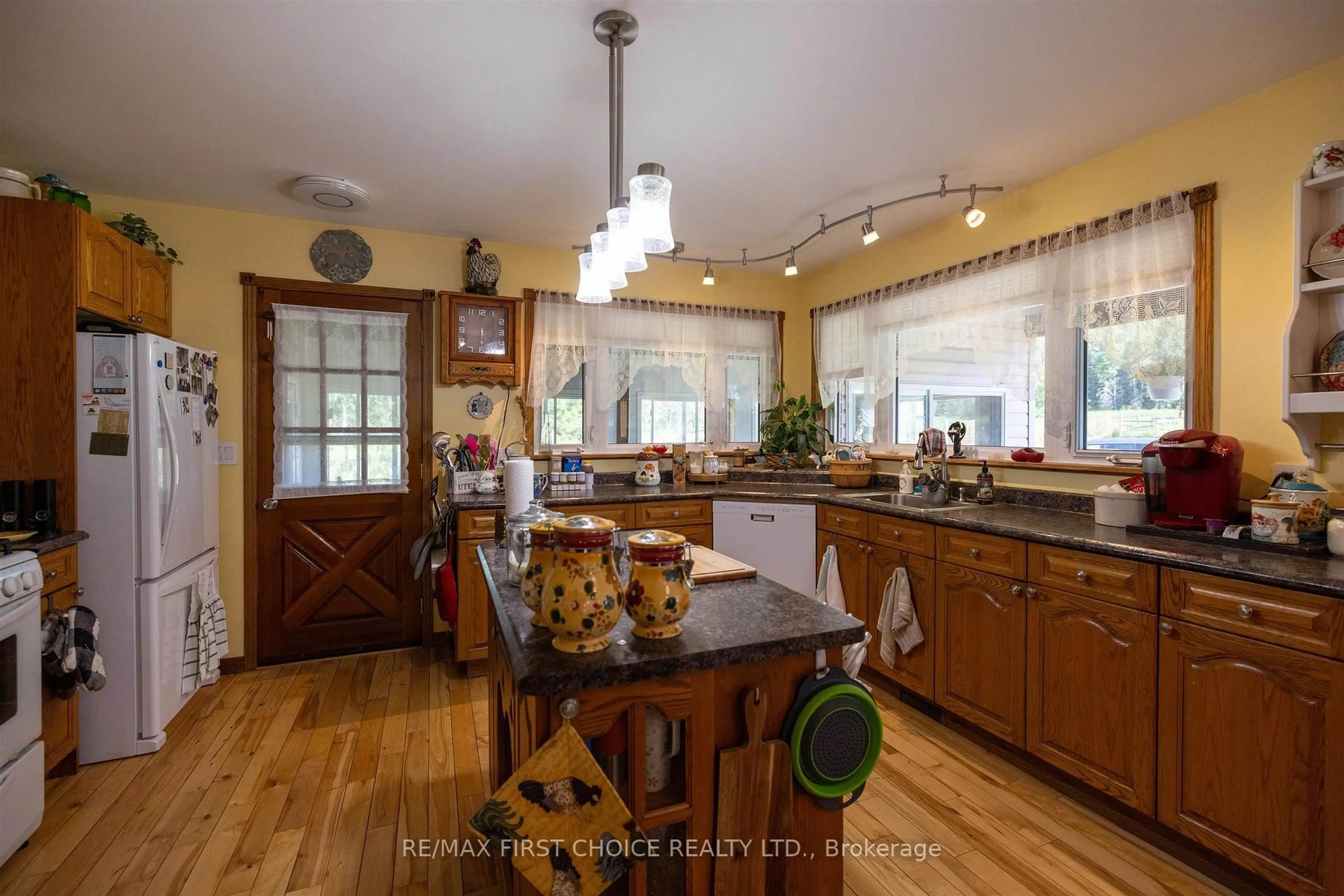 Open concept kitchen, unknown for 250 Falls Rd, Neebing Ontario P7L 0E1