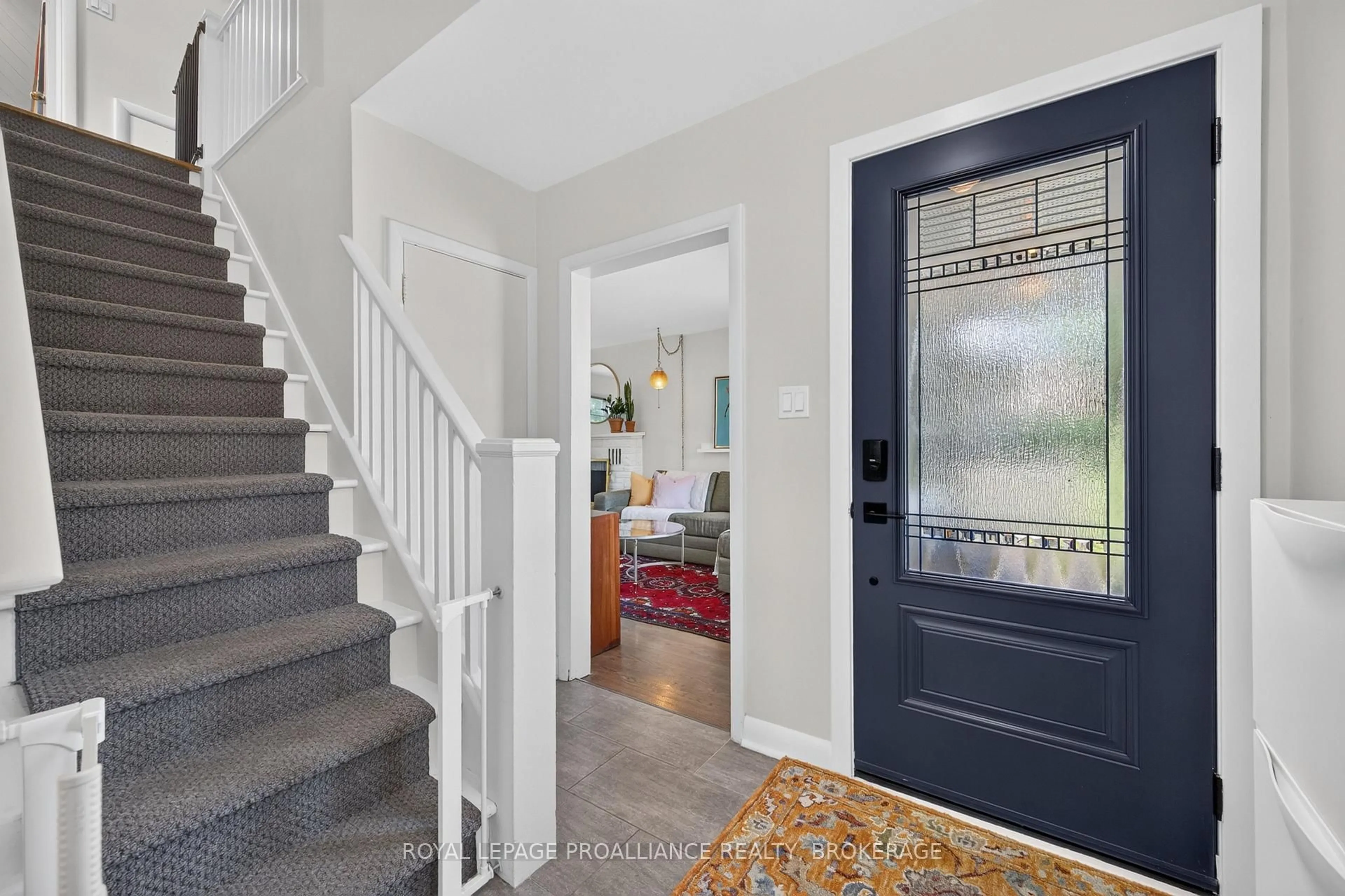 Indoor entryway for 288 Yonge St, Kingston Ontario K7M 1G6