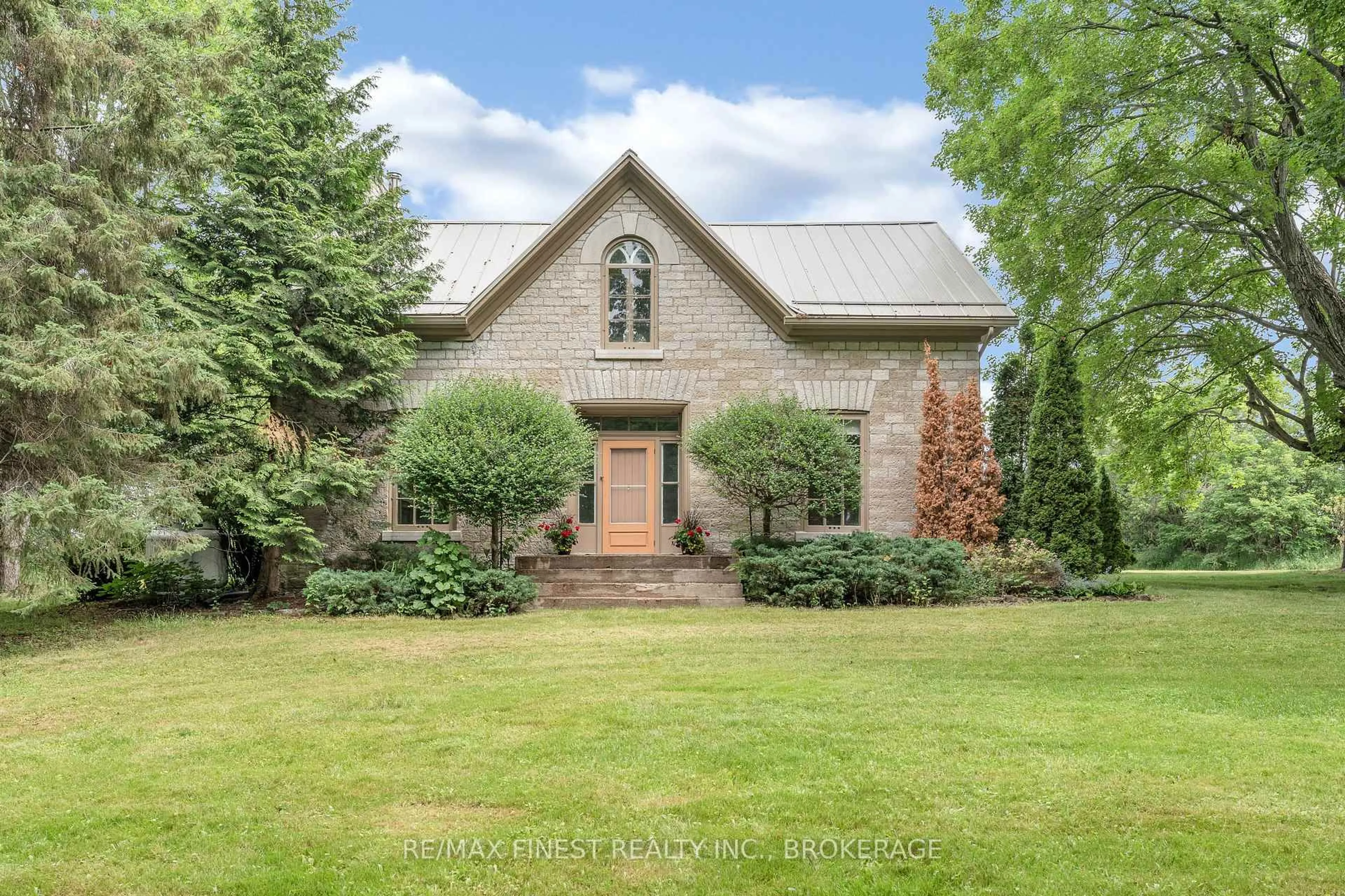 Home with brick exterior material, unknown for 4247 Henderson Rd, Harrowsmith Ontario K0H 1V0