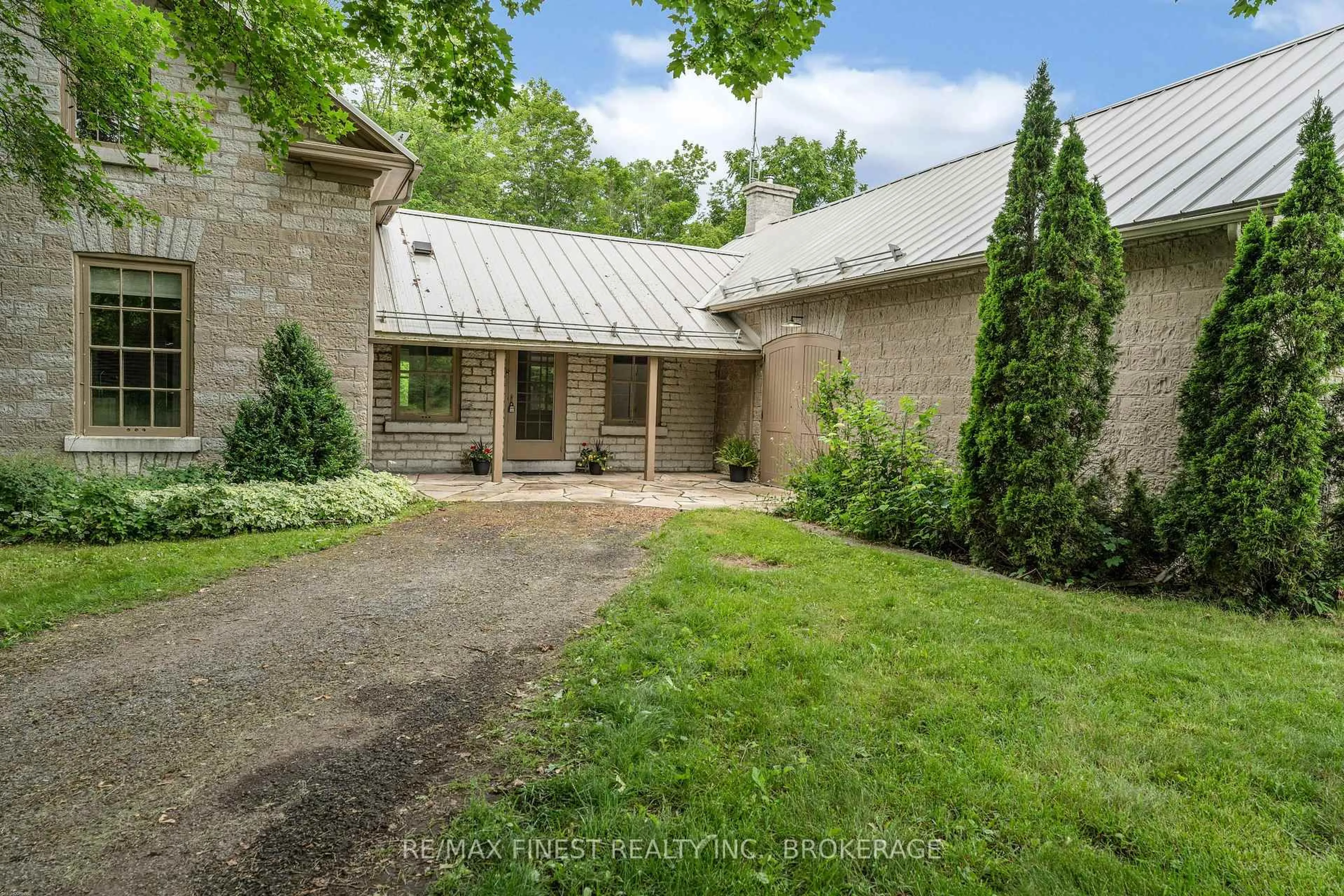 A pic from outside/outdoor area/front of a property/back of a property/a pic from drone, street for 4247 Henderson Rd, Harrowsmith Ontario K0H 1V0