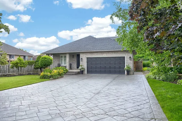 51 Cabriolet Cres, Hamilton 4