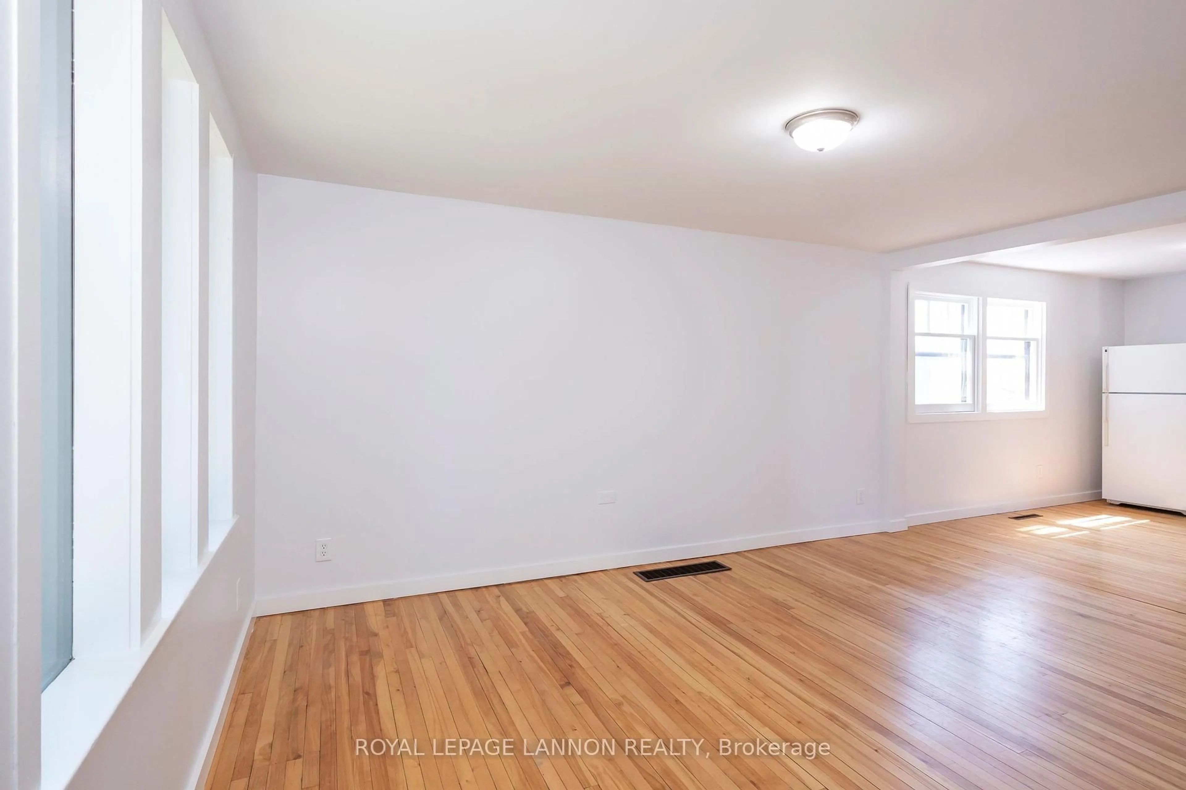 A pic of a room for 200 Kenogami St, Thunder Bay Ontario P7B 4S3