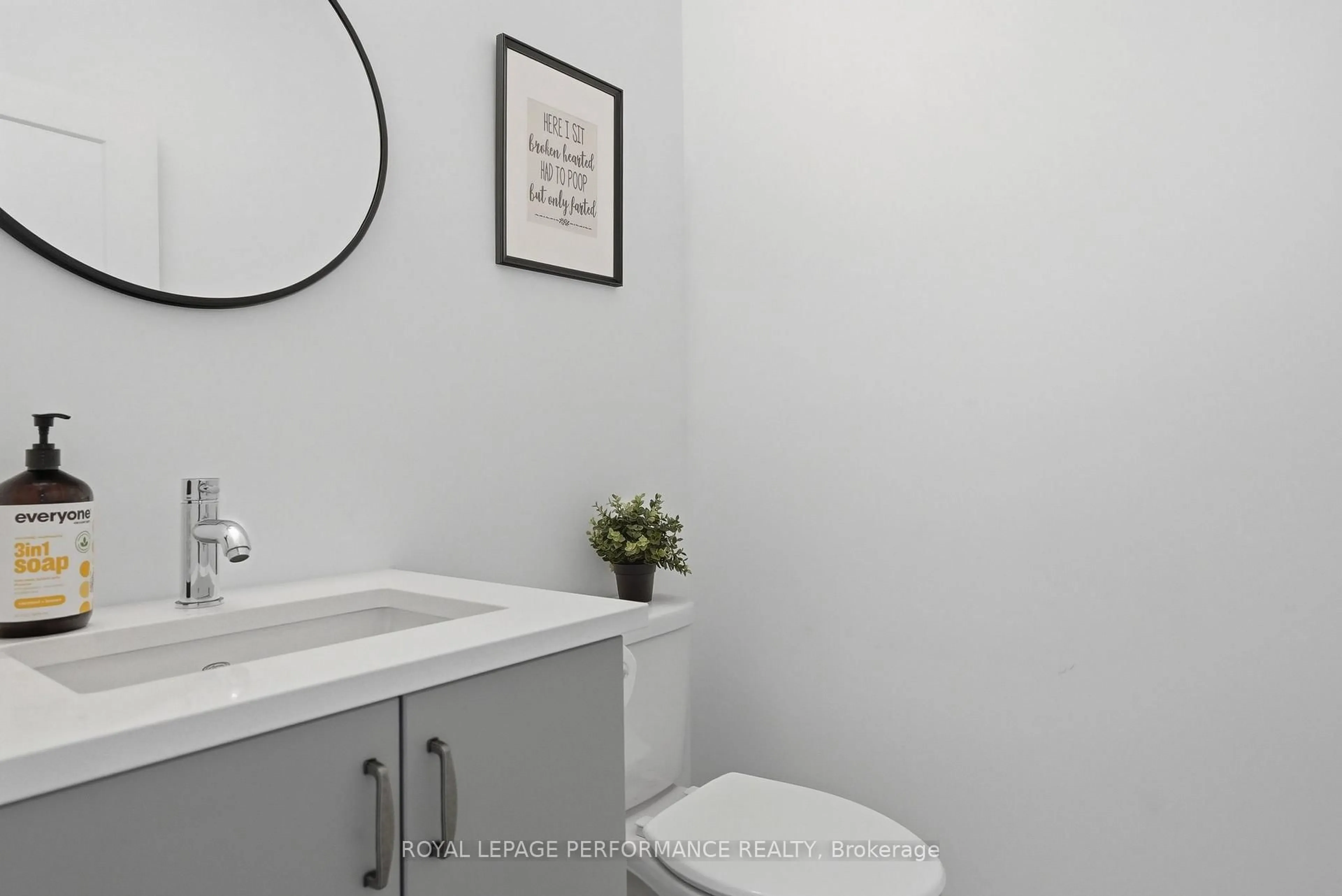 Standard bathroom, ceramic/tile floor for 602 Cordelette Circ, Ottawa Ontario K1W 0P7