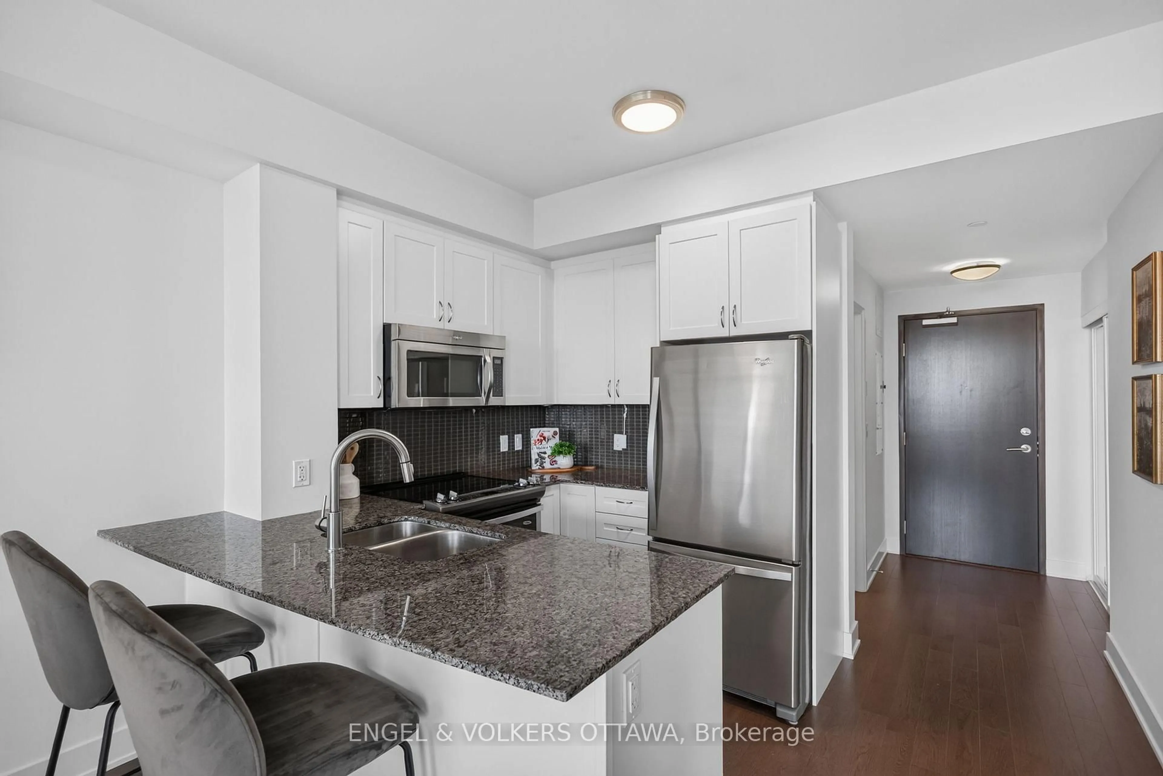 Standard kitchen, unknown for 1035 Bank St #1501, Ottawa Ontario K1H 7R1