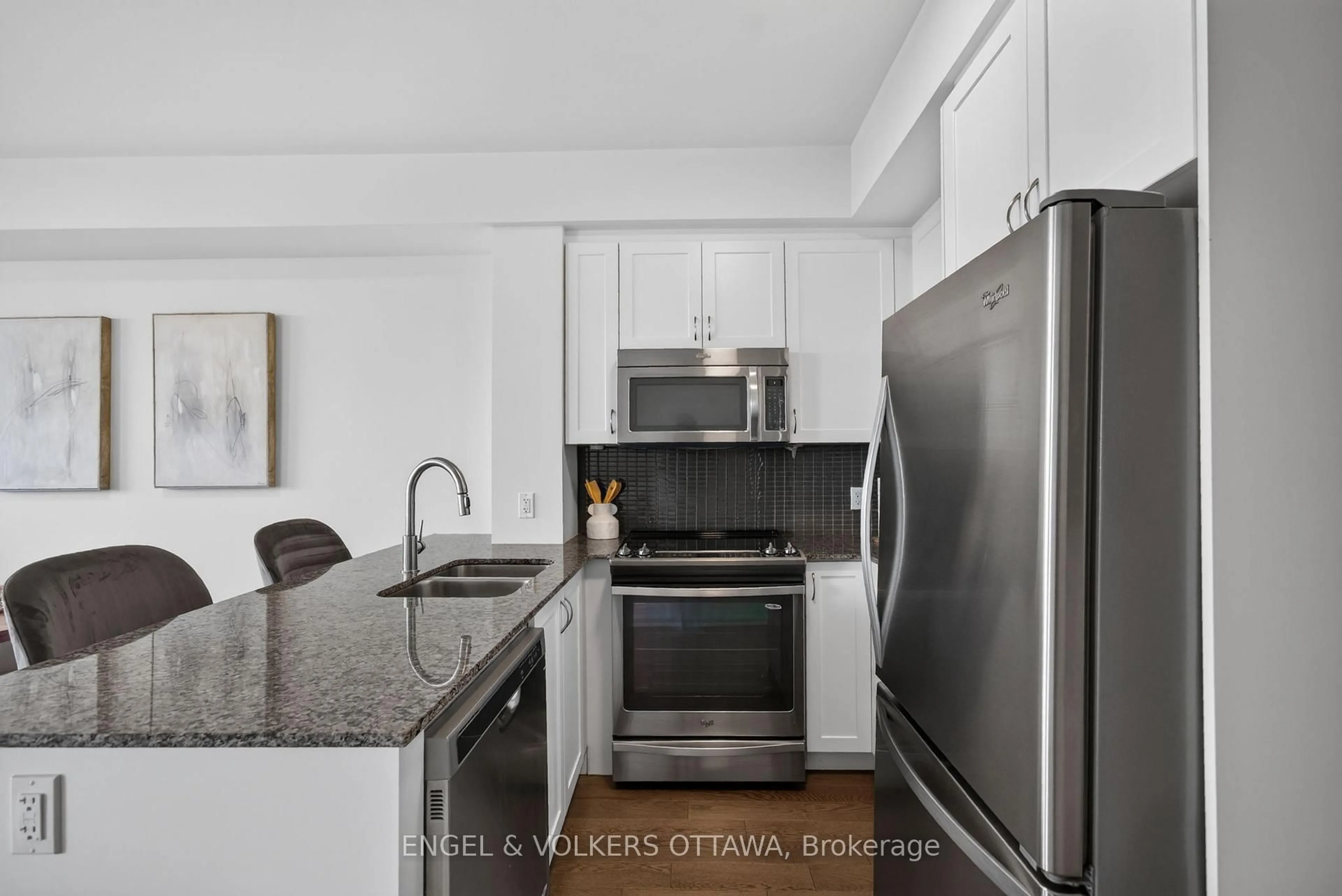Standard kitchen, unknown for 1035 Bank St #1501, Ottawa Ontario K1H 7R1