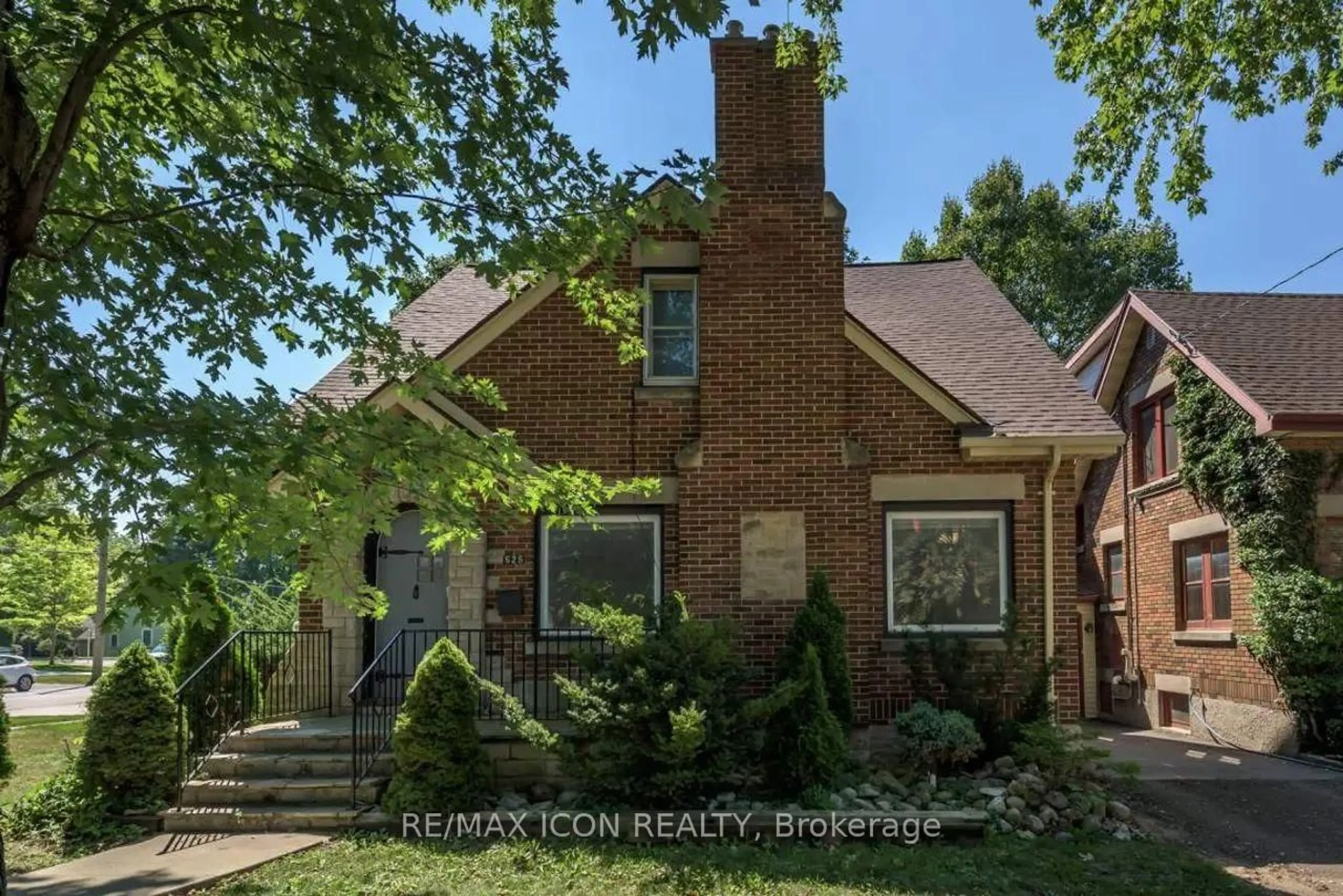 Home with brick exterior material, street for 525 Grosvenor St, London East Ontario N5Y 3S8