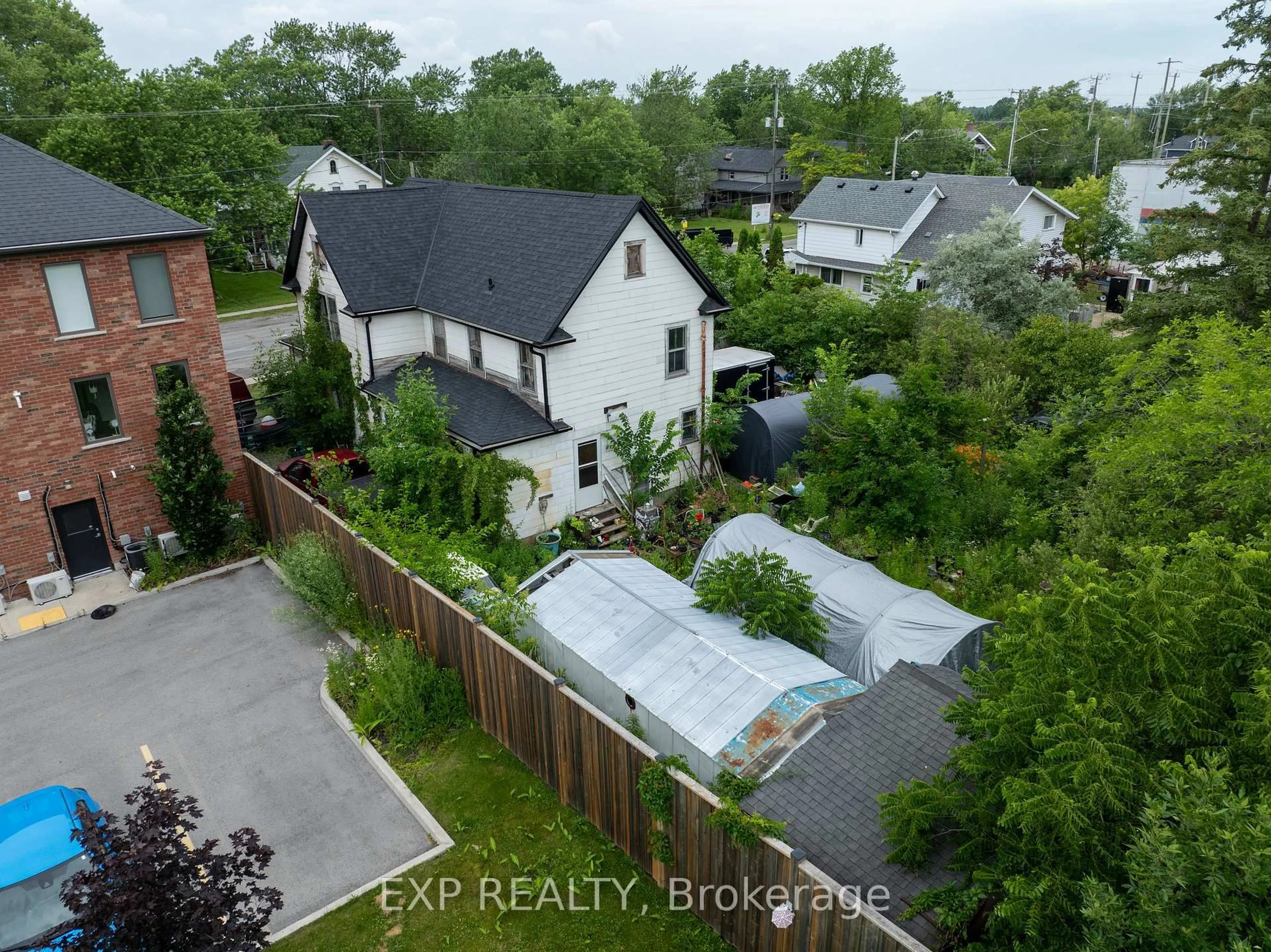 A pic from outside/outdoor area/front of a property/back of a property/a pic from drone, city buildings view from balcony for 2632 Stevensville Rd, Fort Erie Ontario L0S 1S0