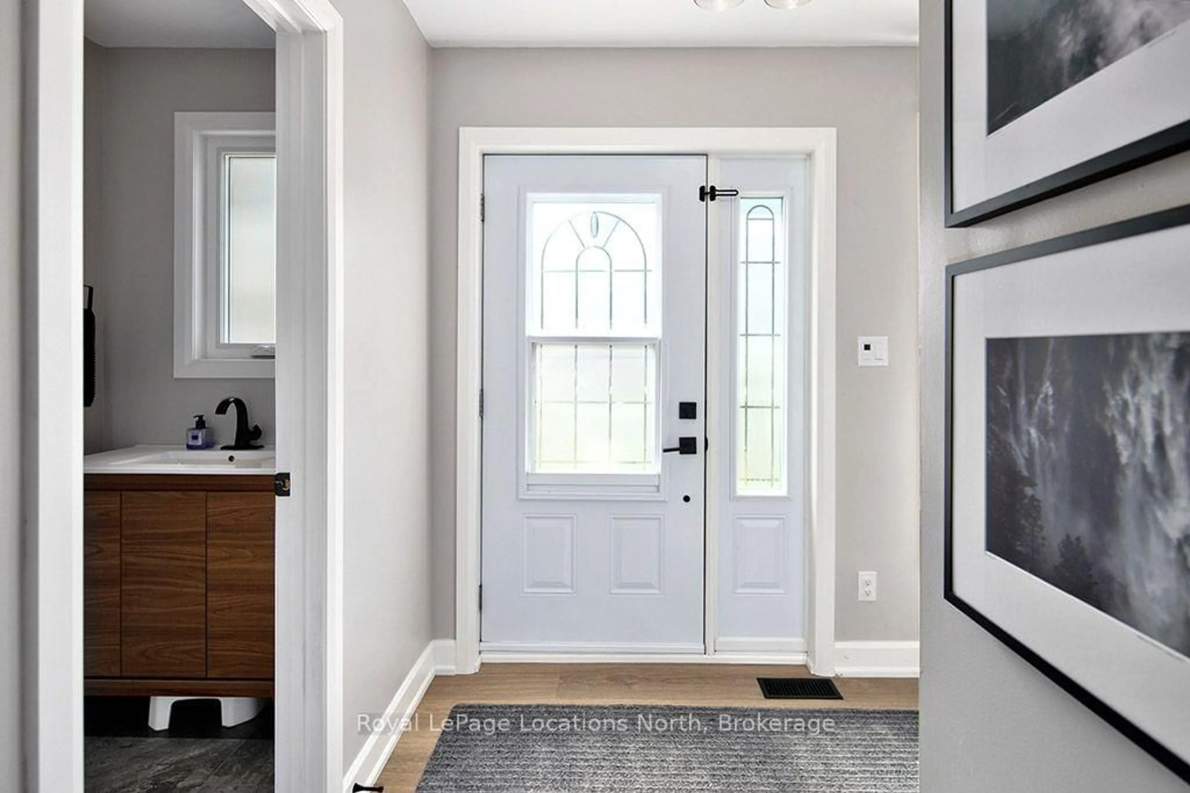 Indoor entryway for 194 Montgomery St, Meaford Ontario N4L 1C4