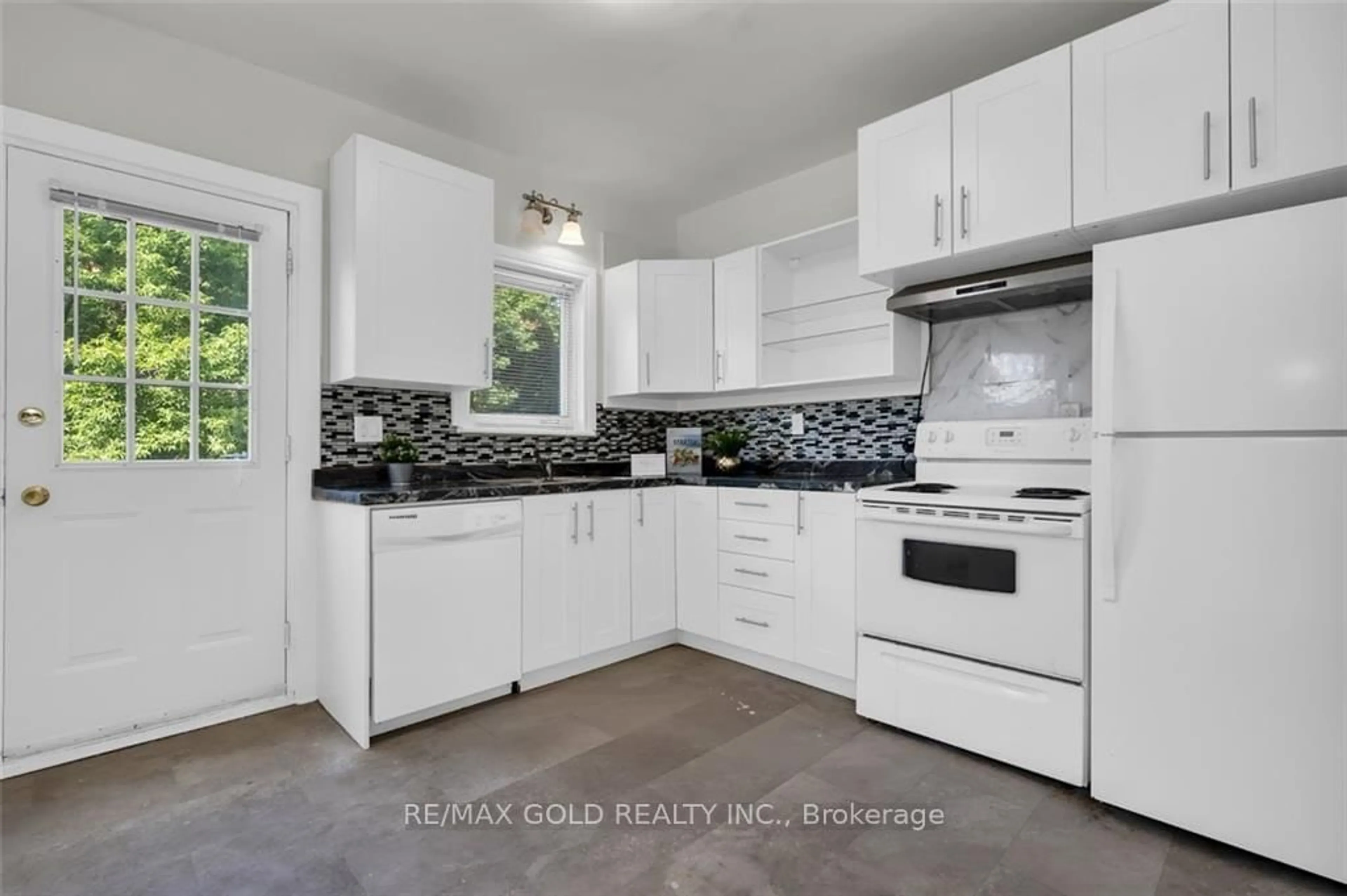 Open concept kitchen, ceramic/tile floor for 746 King St, Hamilton Ontario L8S 1J8